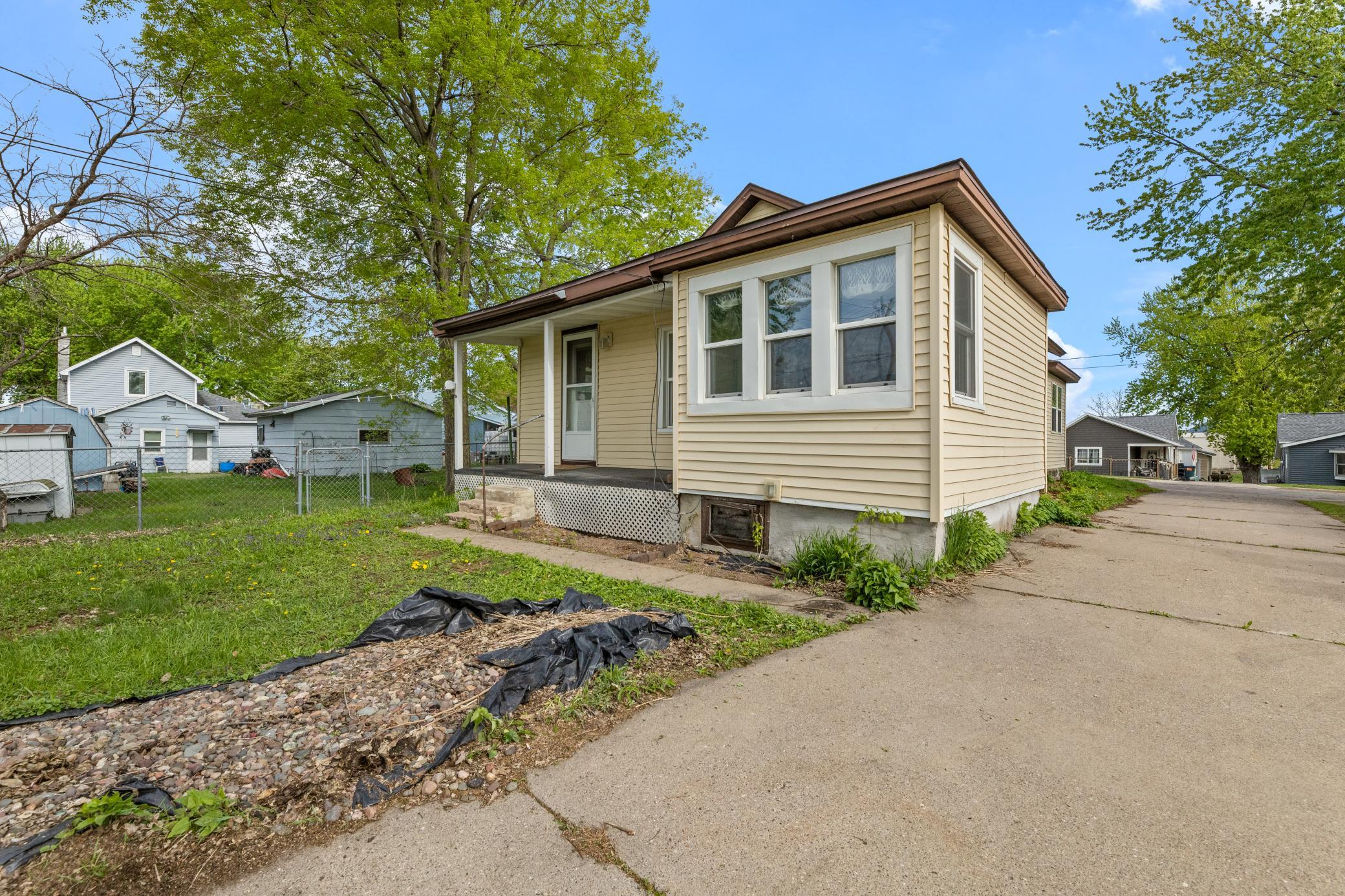 975 W 2nd Street Property Photo 18