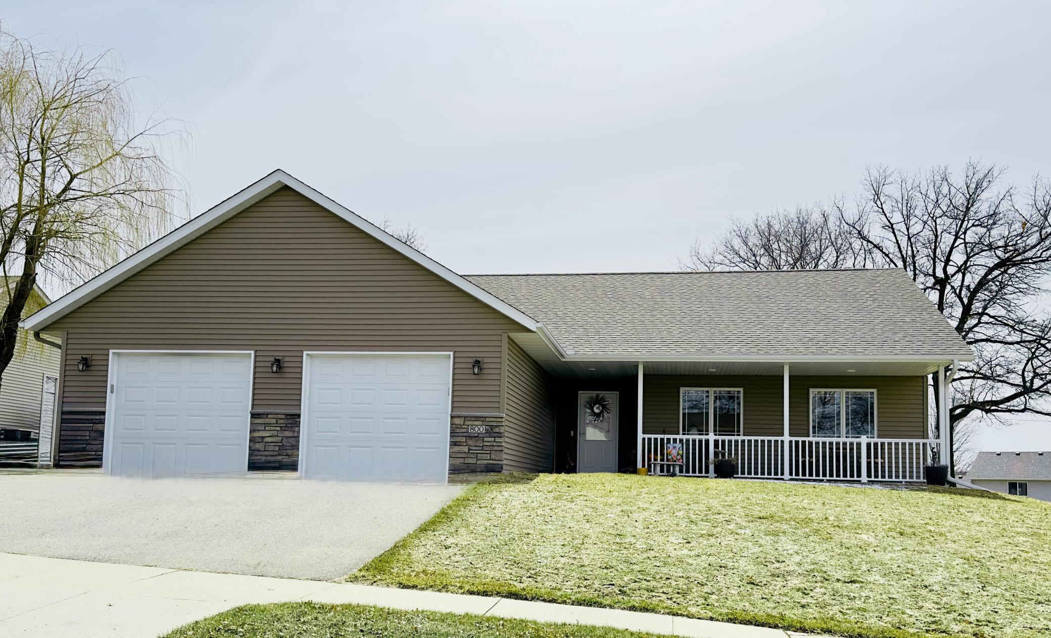 800 Wollak Way Property Photo 1