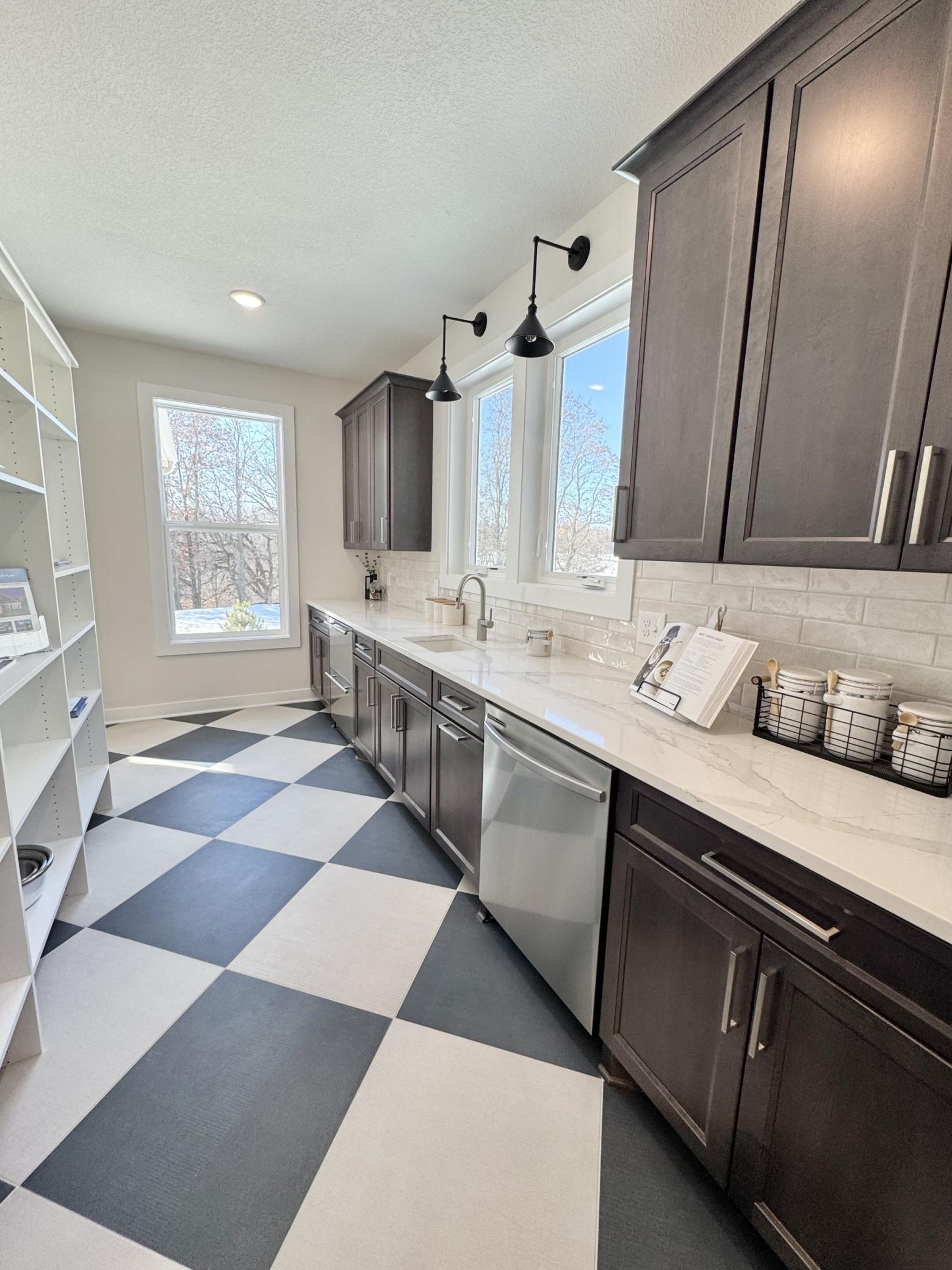 3644 Knightsbridge Lane Property Photo 4