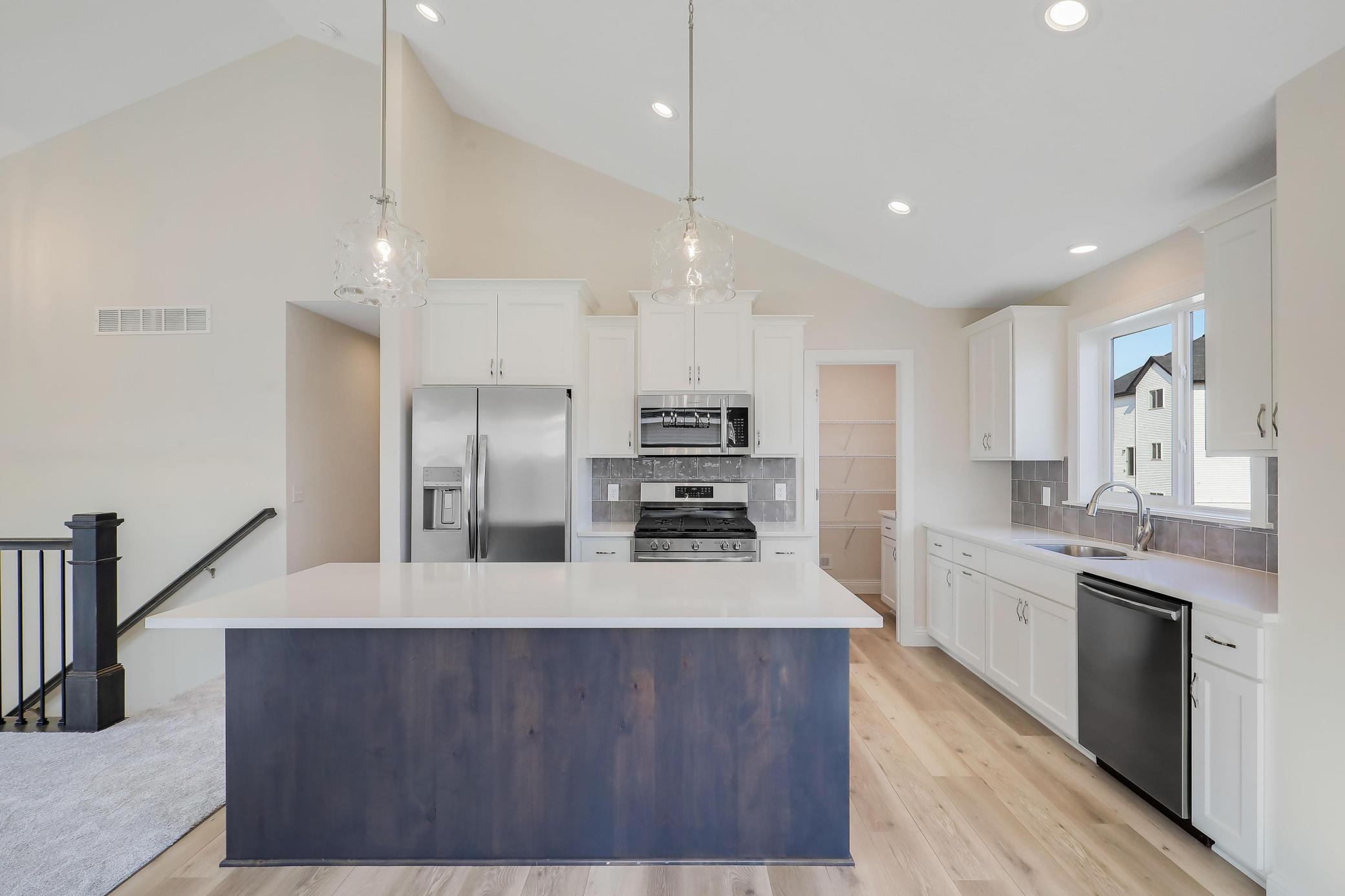 13601 Arrowhead Way Property Photo 4