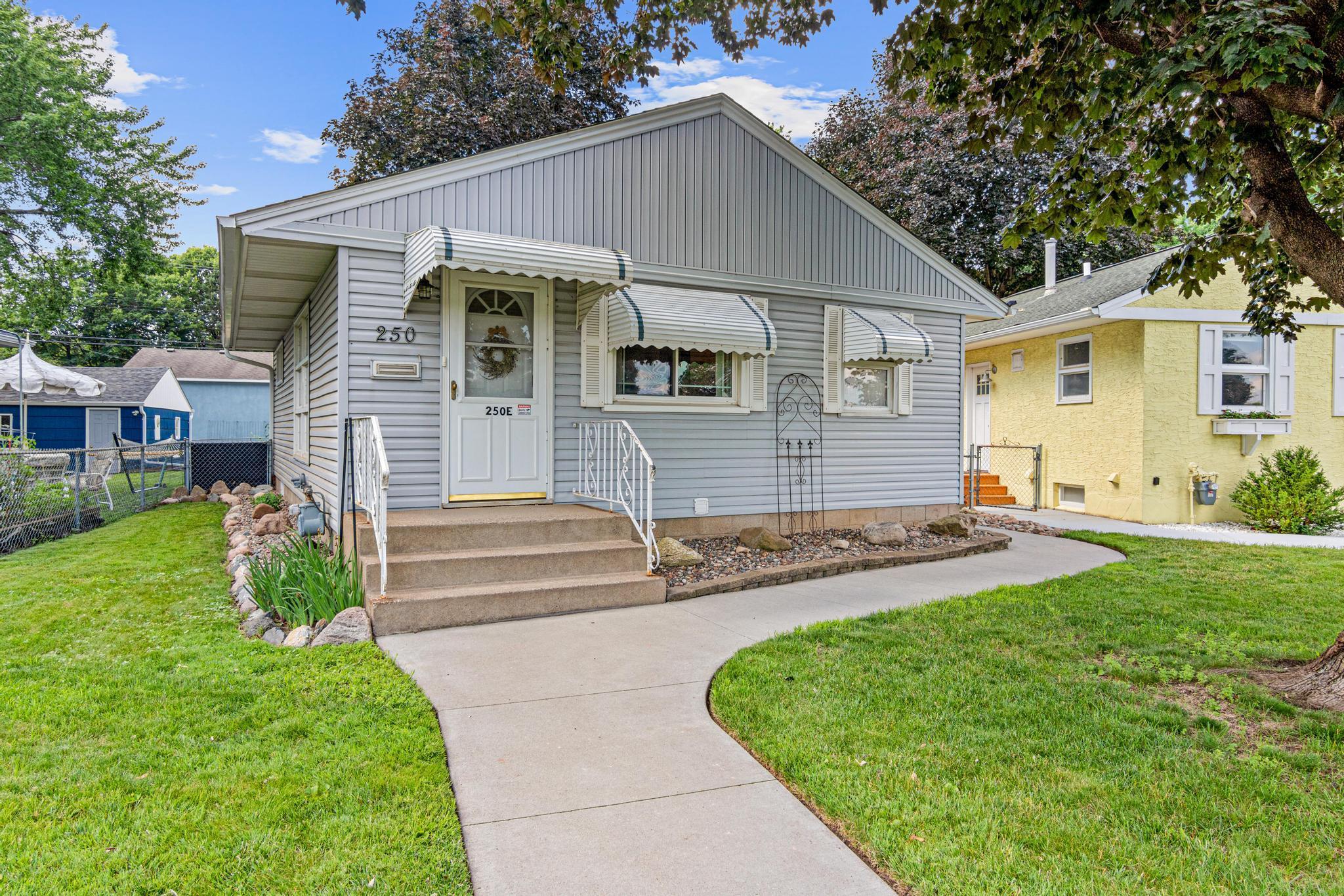 250 Macarthur Street E Property Photo 1