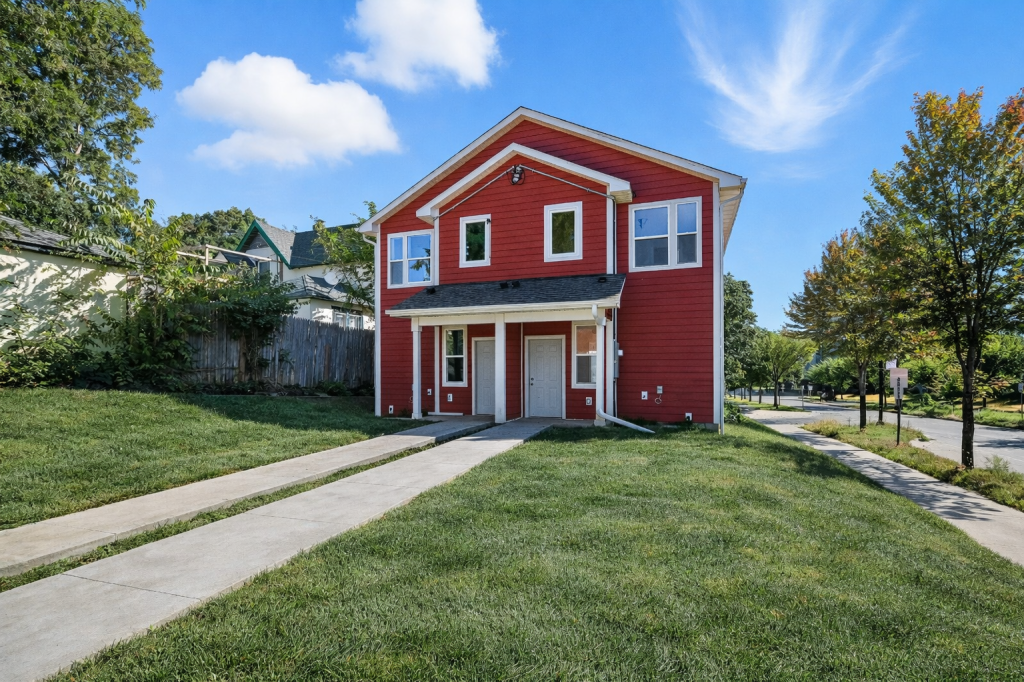2127 James Avenue N Property Photo 20
