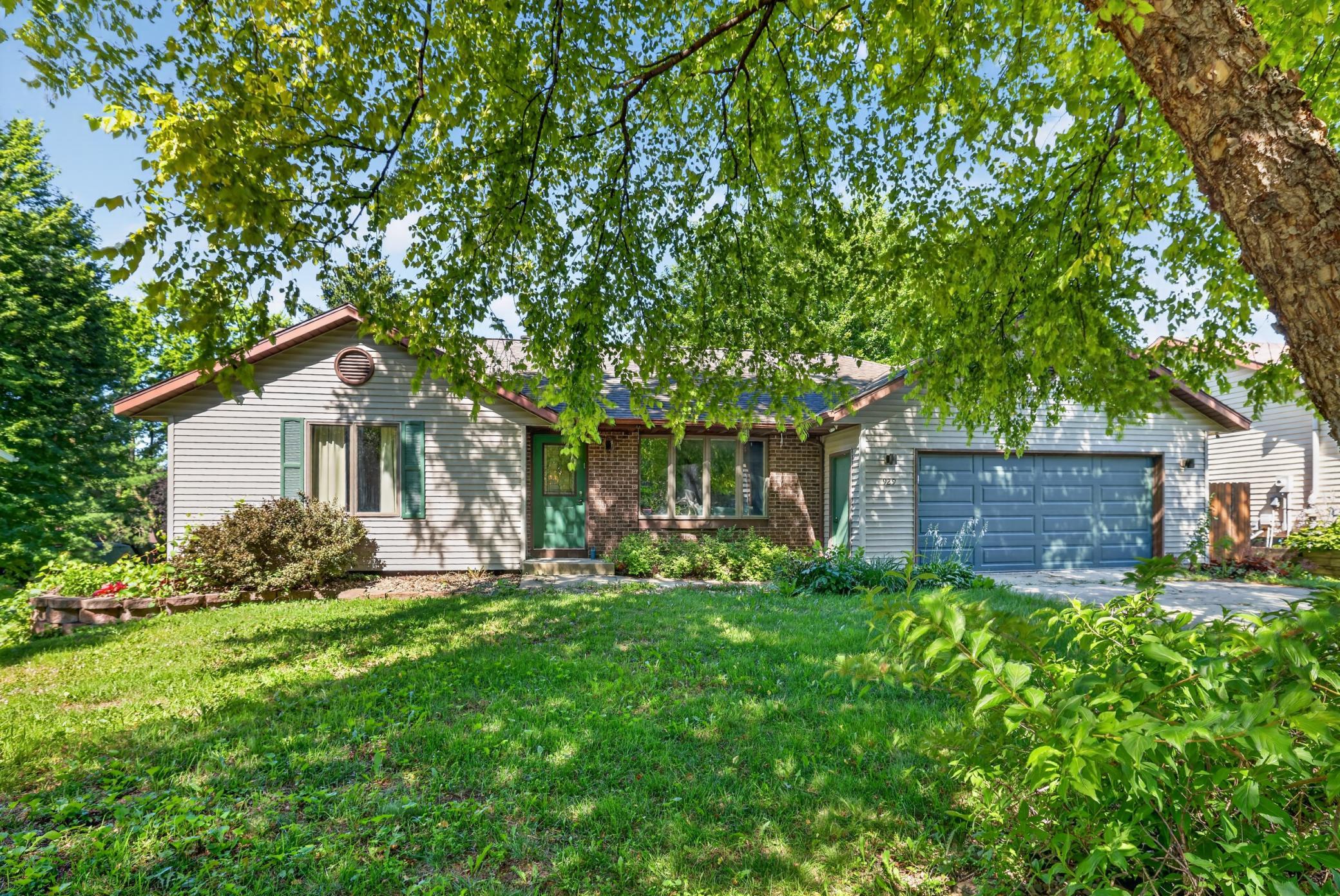929 Byron Avenue N Property Photo 2