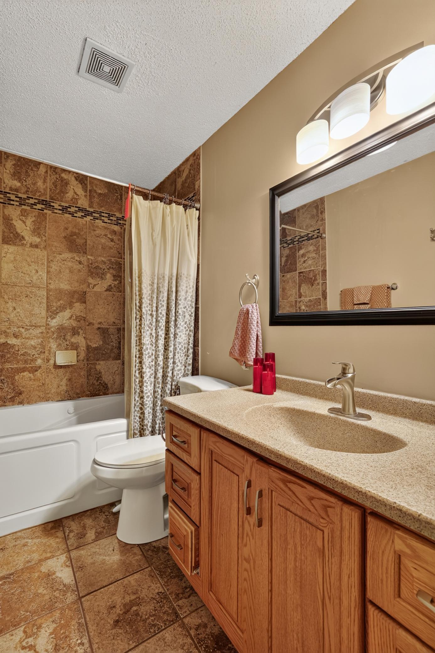 929 Byron Avenue N Property Photo 14