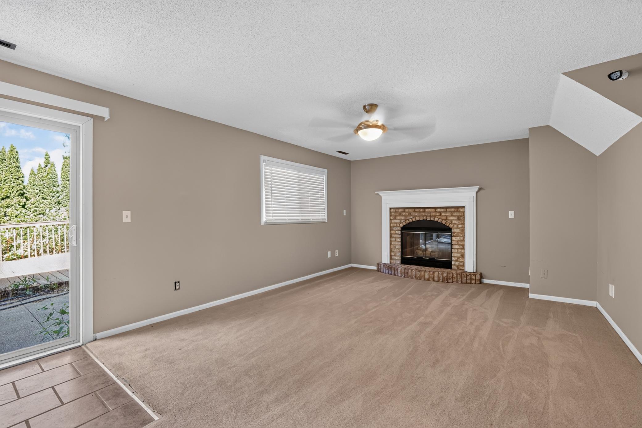 929 Byron Avenue N Property Photo 21