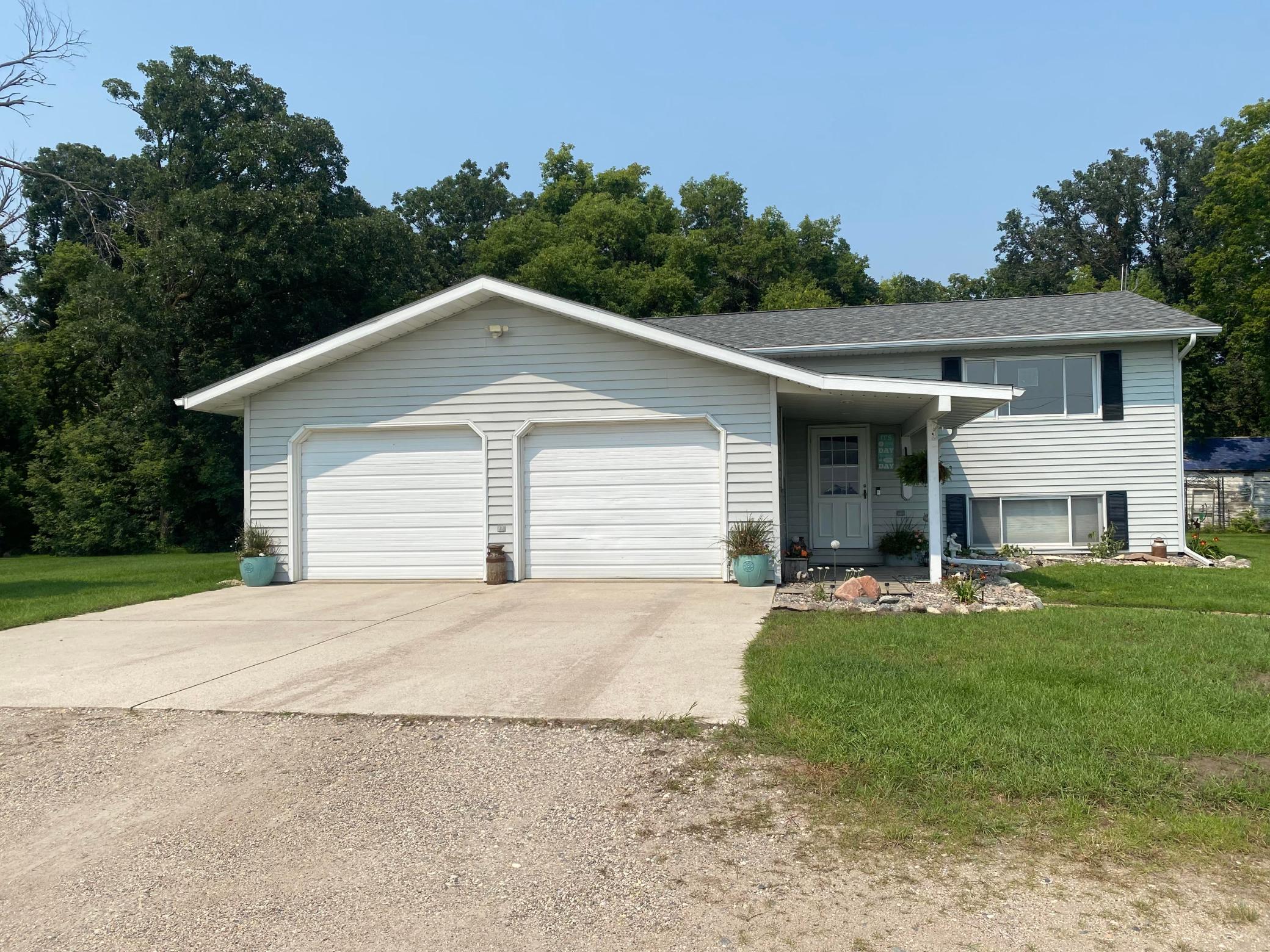 37488 320th Street Property Photo 1