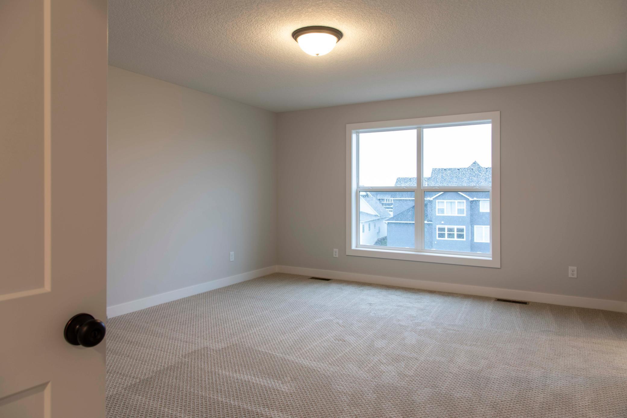 14575 Kingsview Lane N Property Photo 8