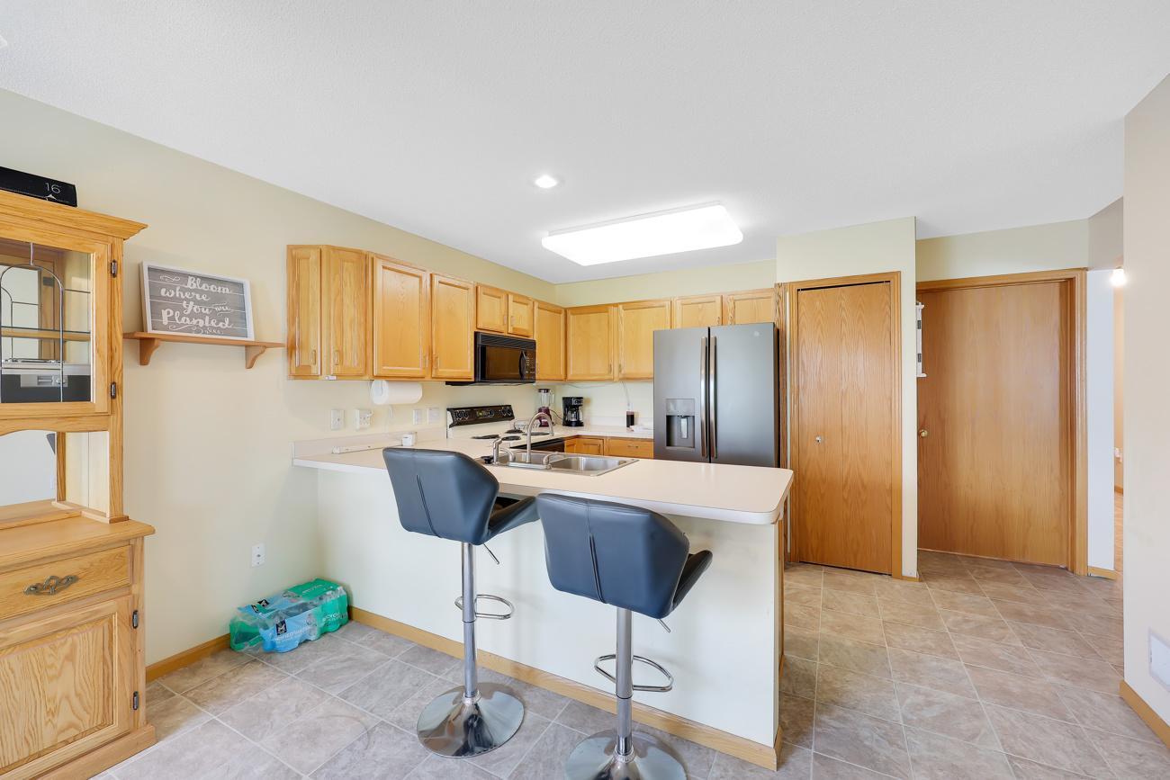 9462 Prairieview Trail N