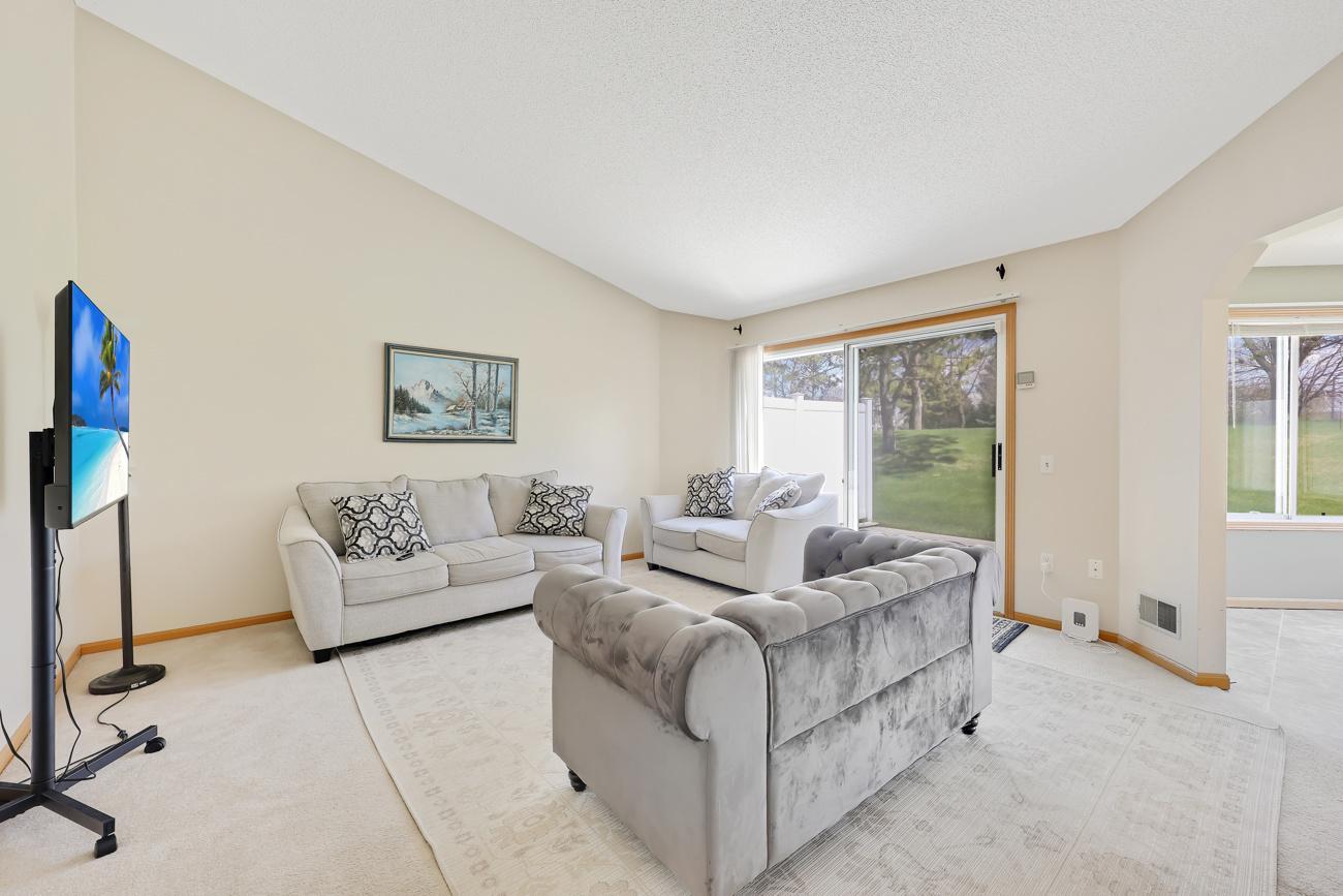 9462 Prairieview Trail N Property Photo 5