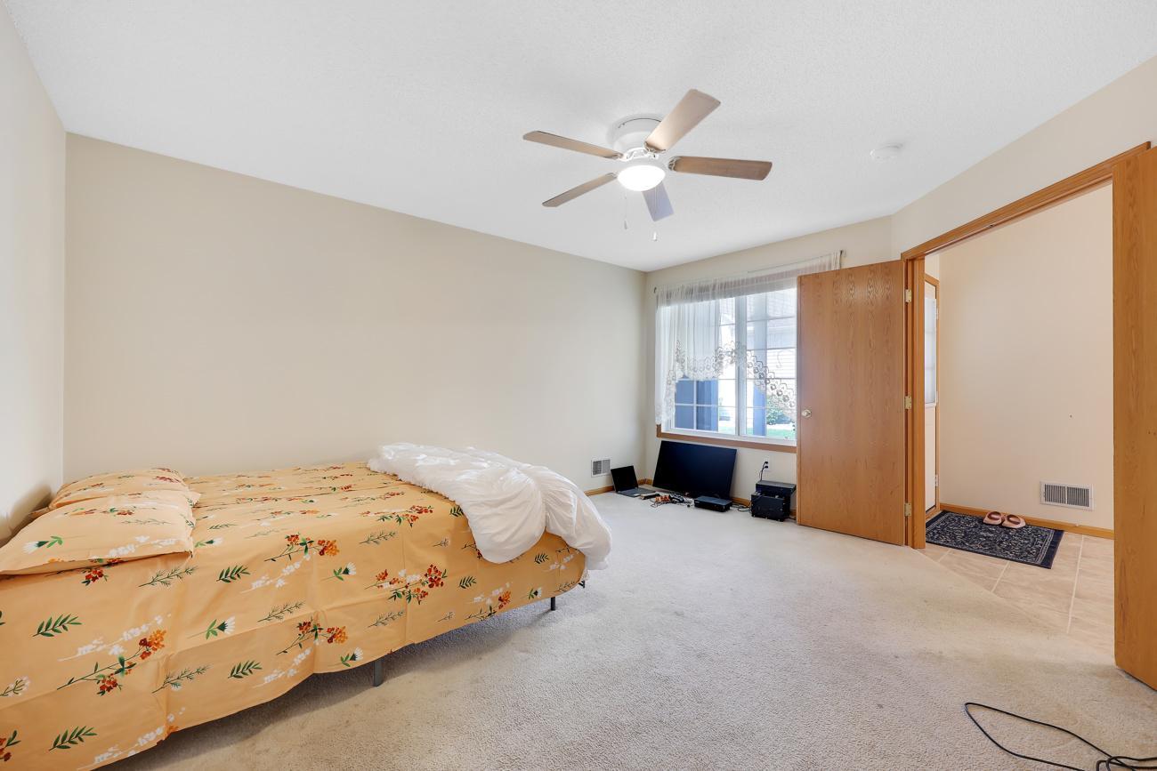 9462 Prairieview Trail N Property Photo 10