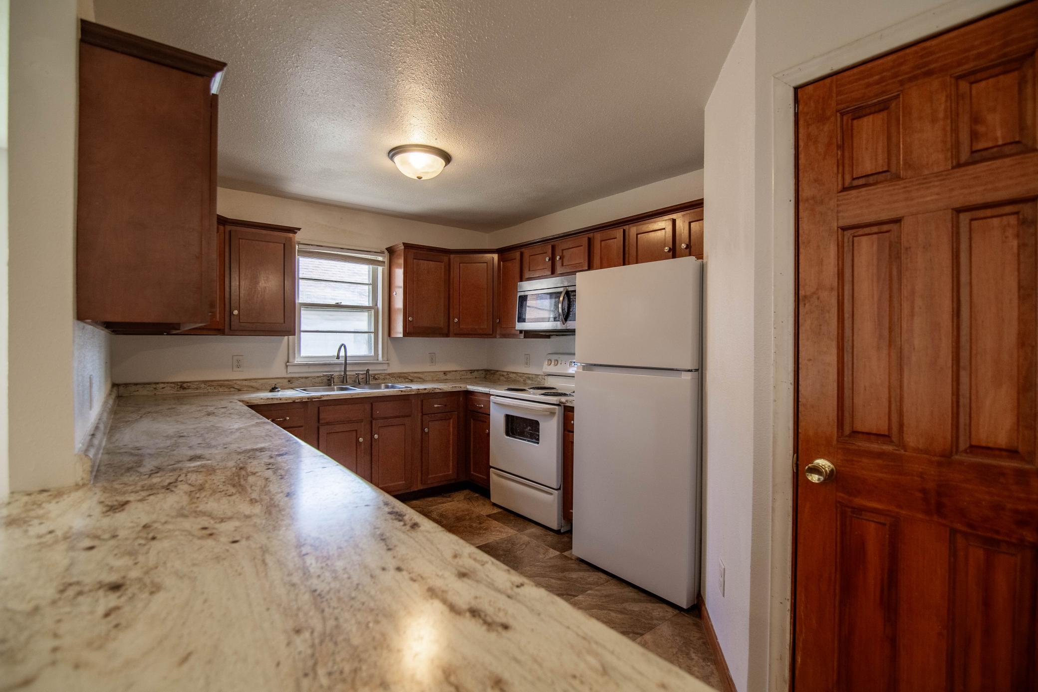 536/538/550 1st Street W Property Photo 16