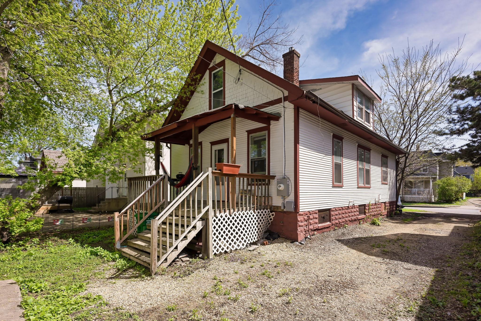 1079 15th Avenue Se Property Photo 3