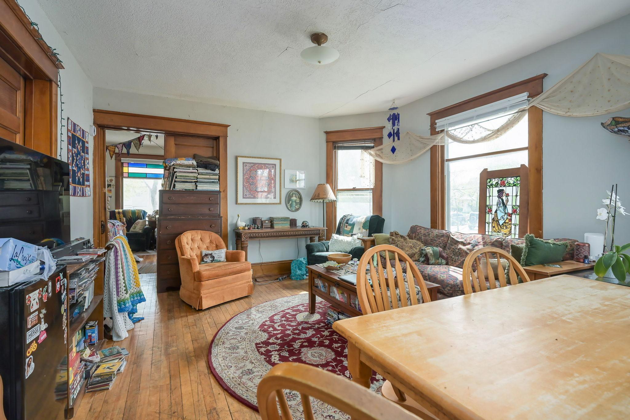 1097 22nd Avenue Se Property Photo 5