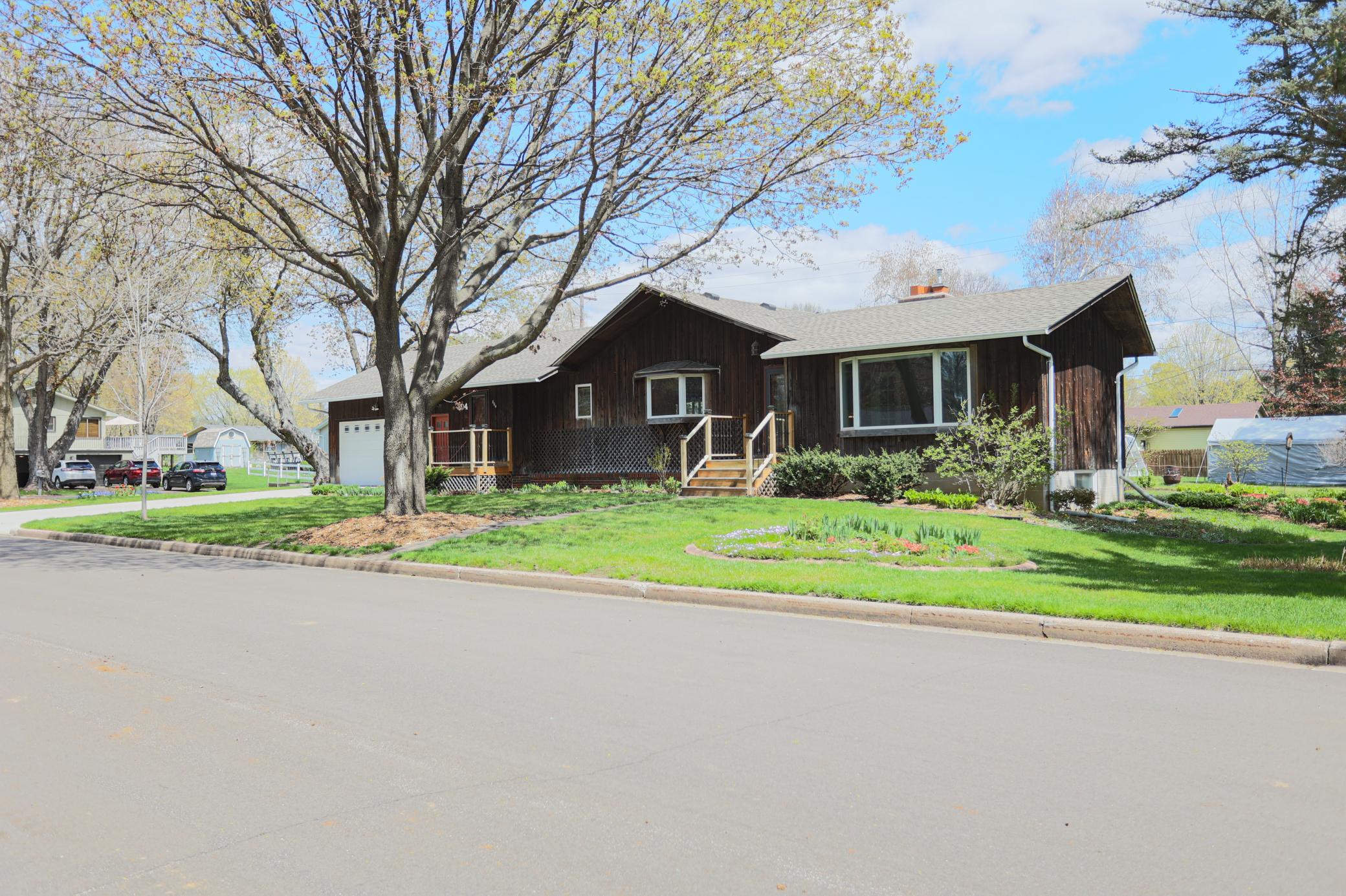 804 Valley View Drive Property Photo 1