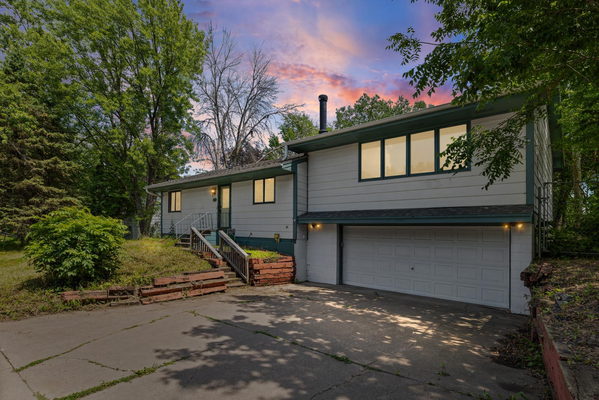 806 Parkway Drive Property Photo 1