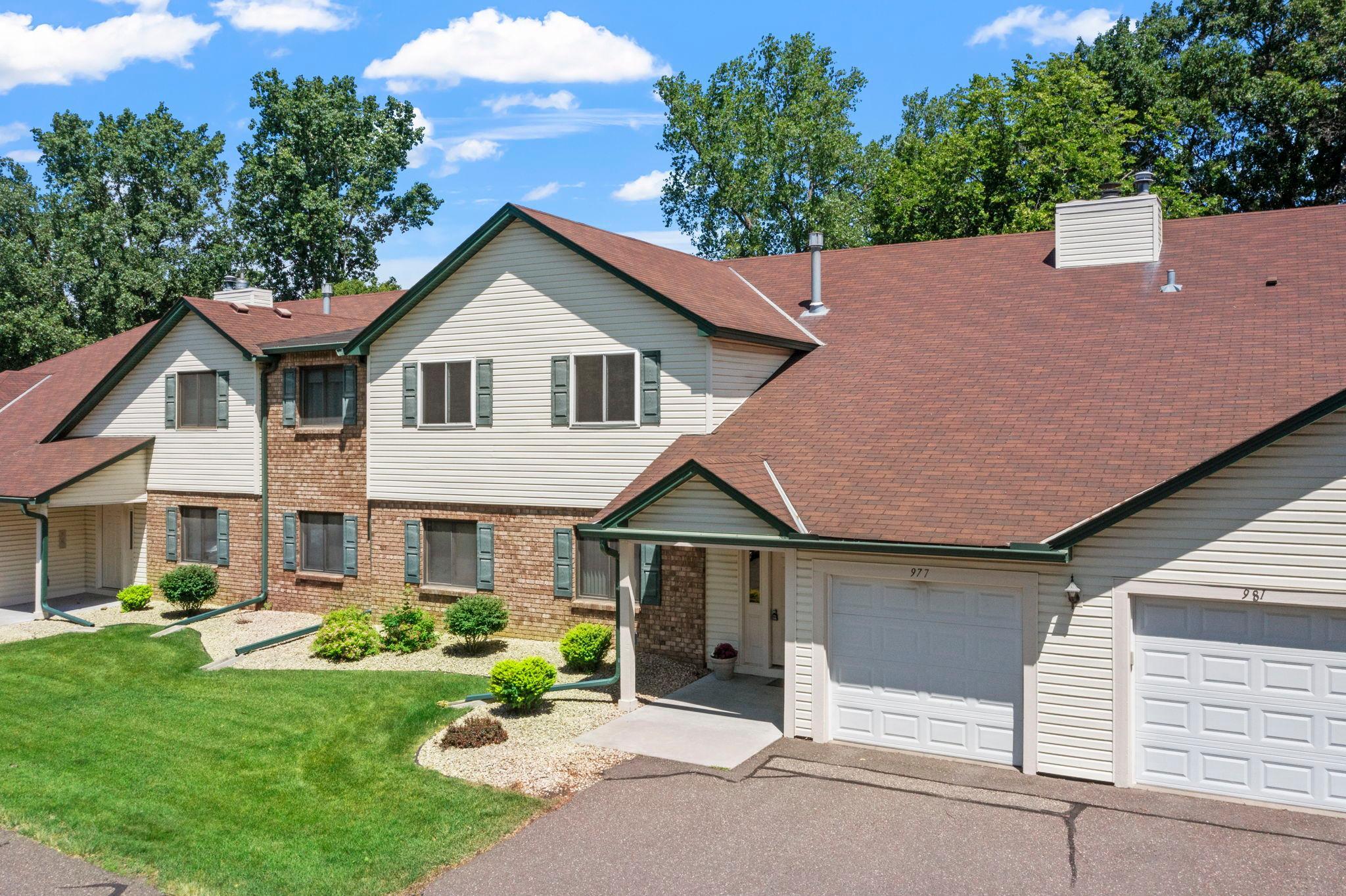 977 Heritage Court E Property Photo 1