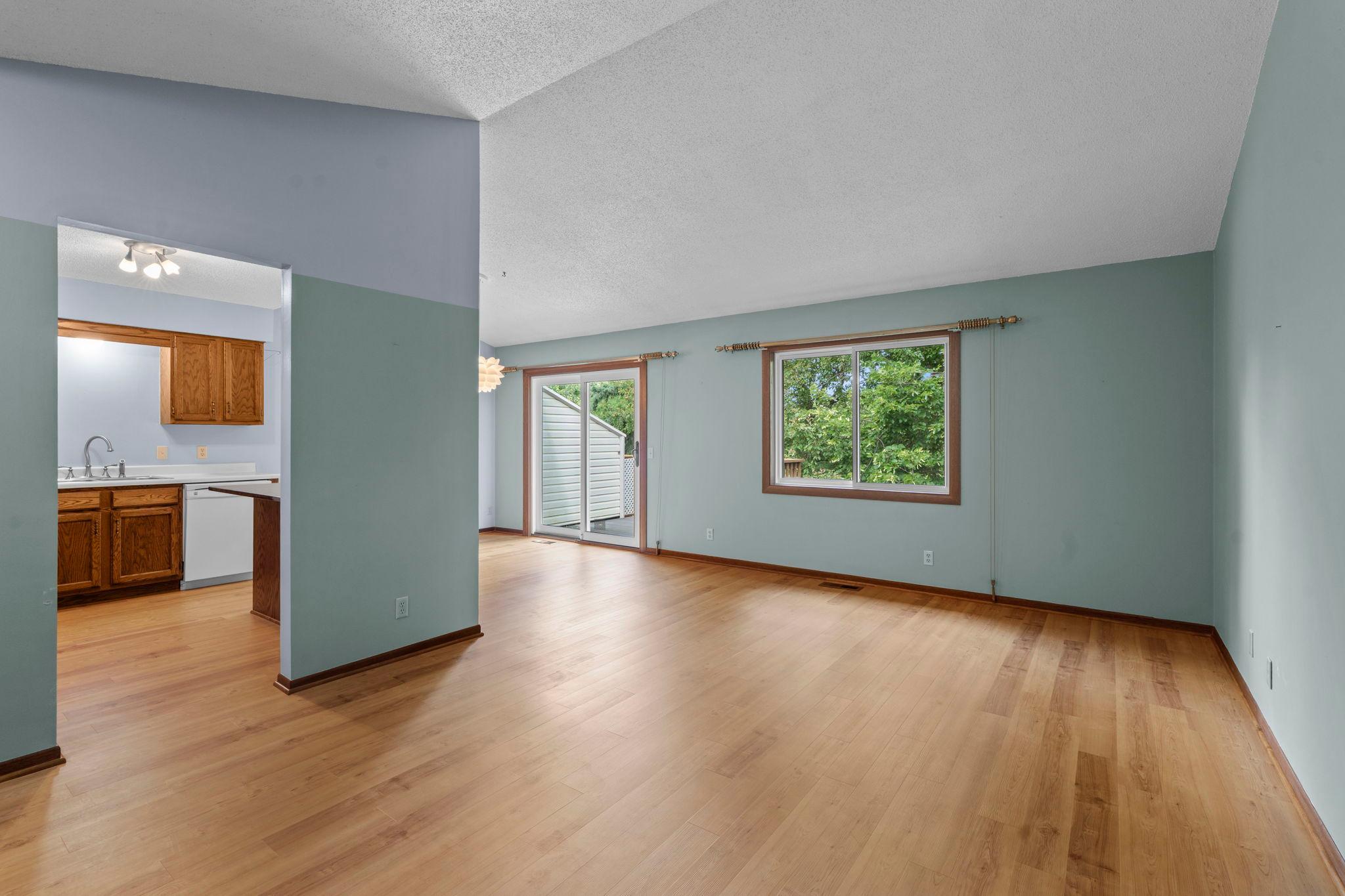 977 Heritage Court E Property Photo 2