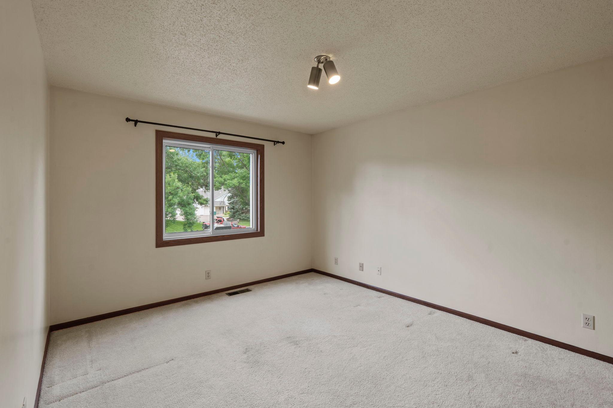 977 Heritage Court E Property Photo 7