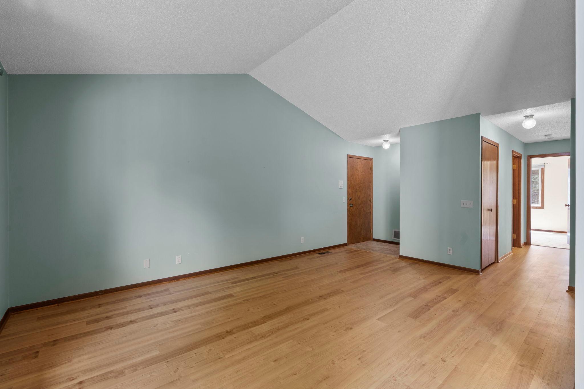 977 Heritage Court E Property Photo 11