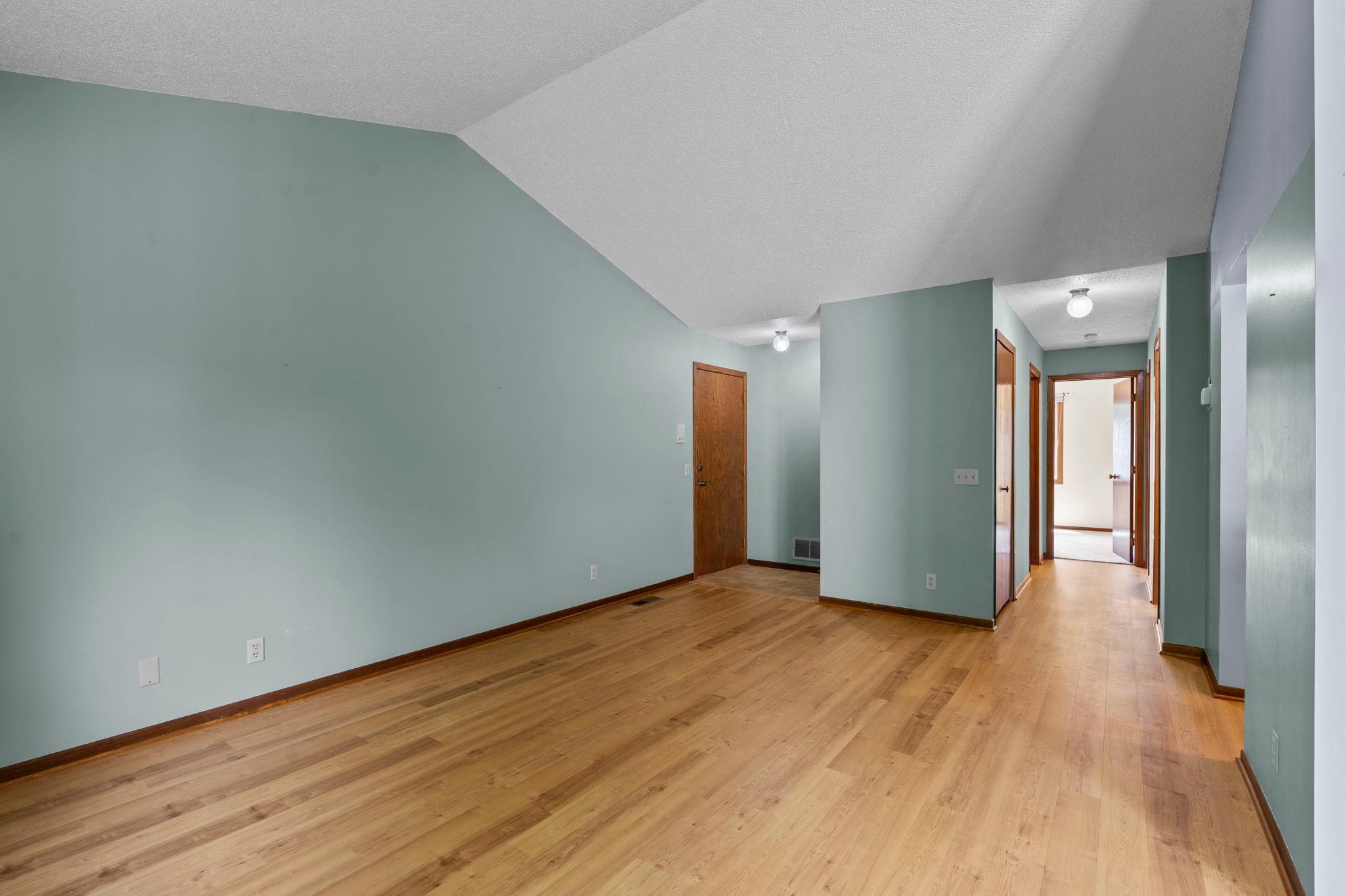977 Heritage Court E Property Photo 12