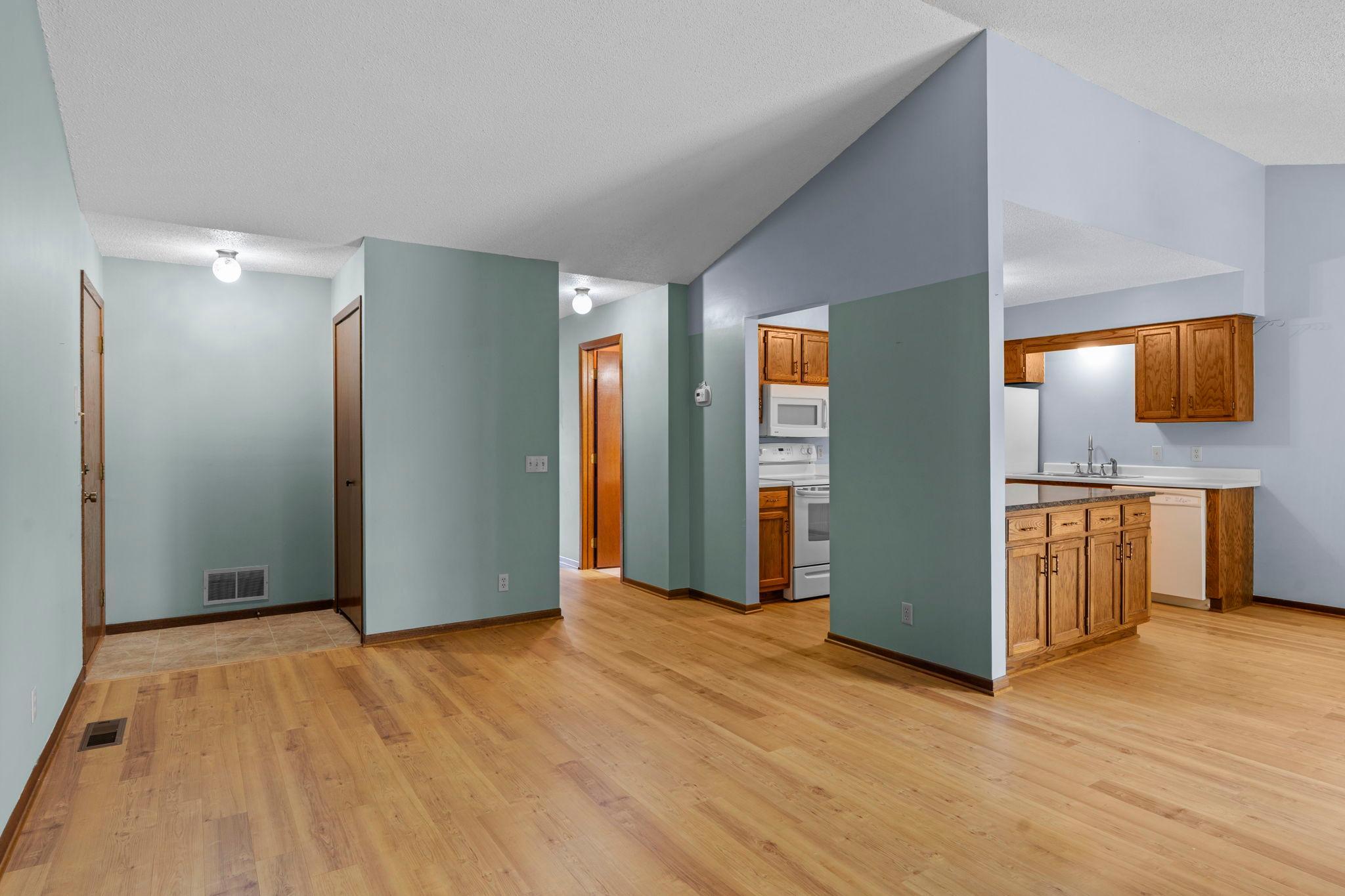 977 Heritage Court E Property Photo 14