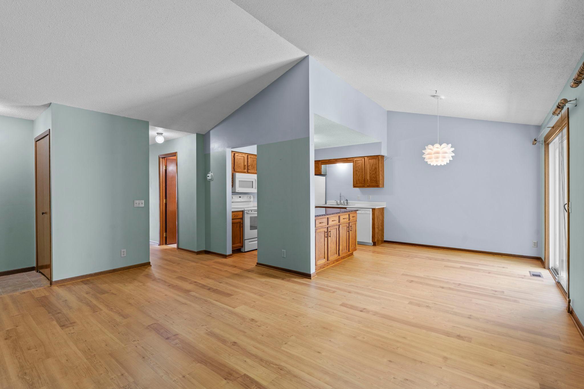 977 Heritage Court E Property Photo 15