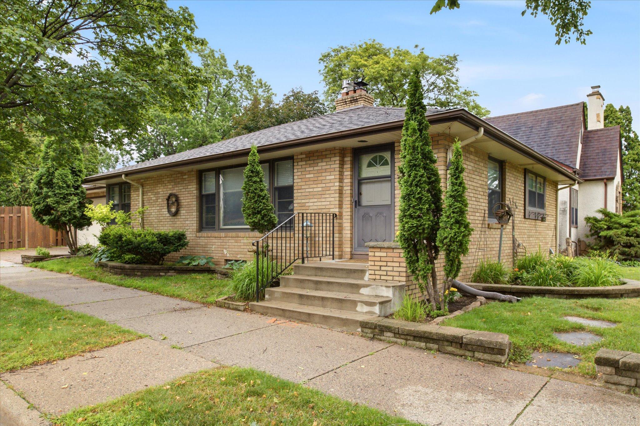 1305 E 52nd Street Property Photo 1