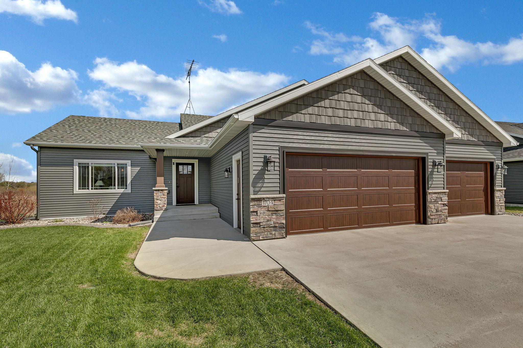 1704 Knottingham Drive Property Photo 1