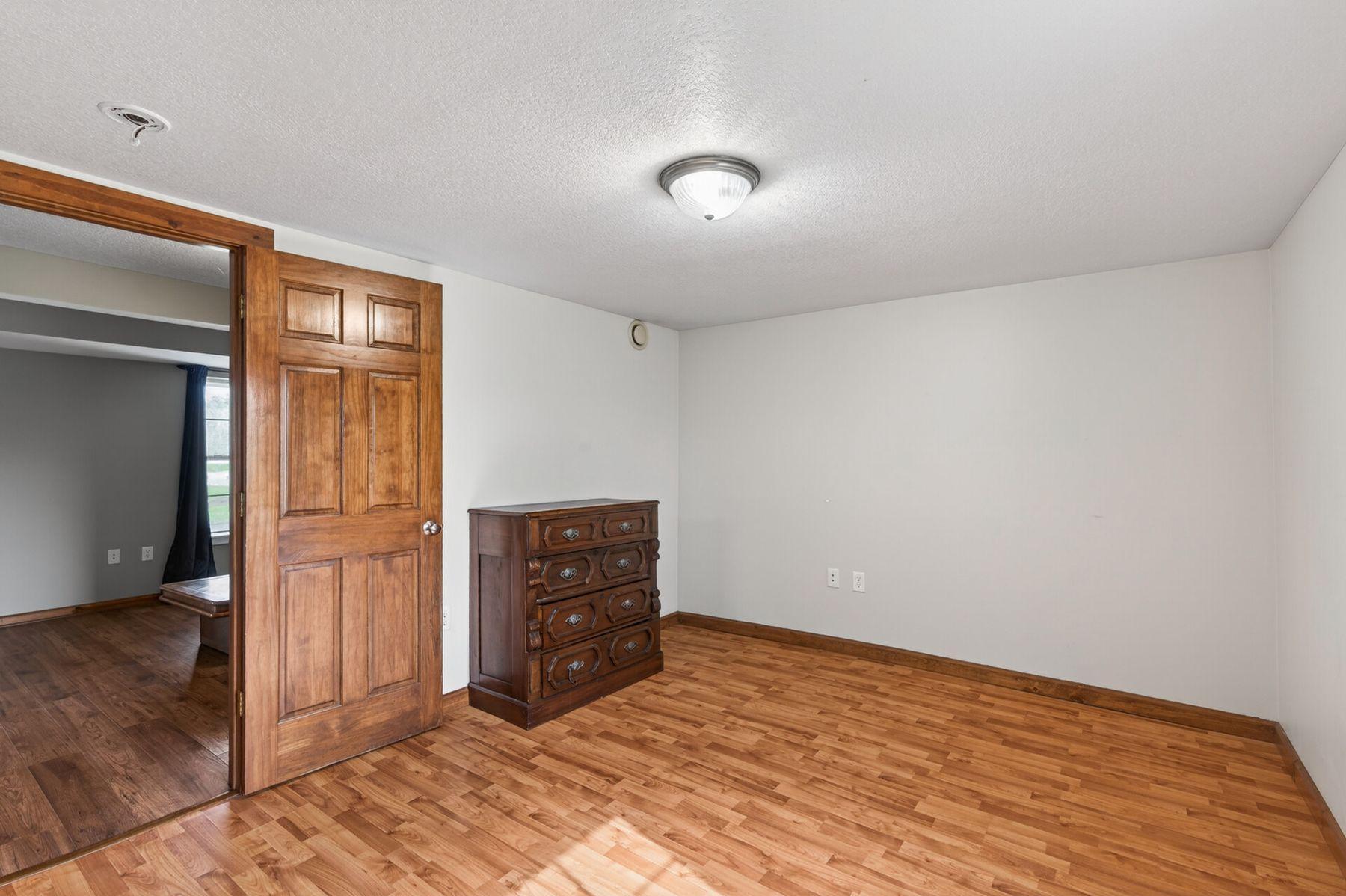 508 River Road W Property Photo 14
