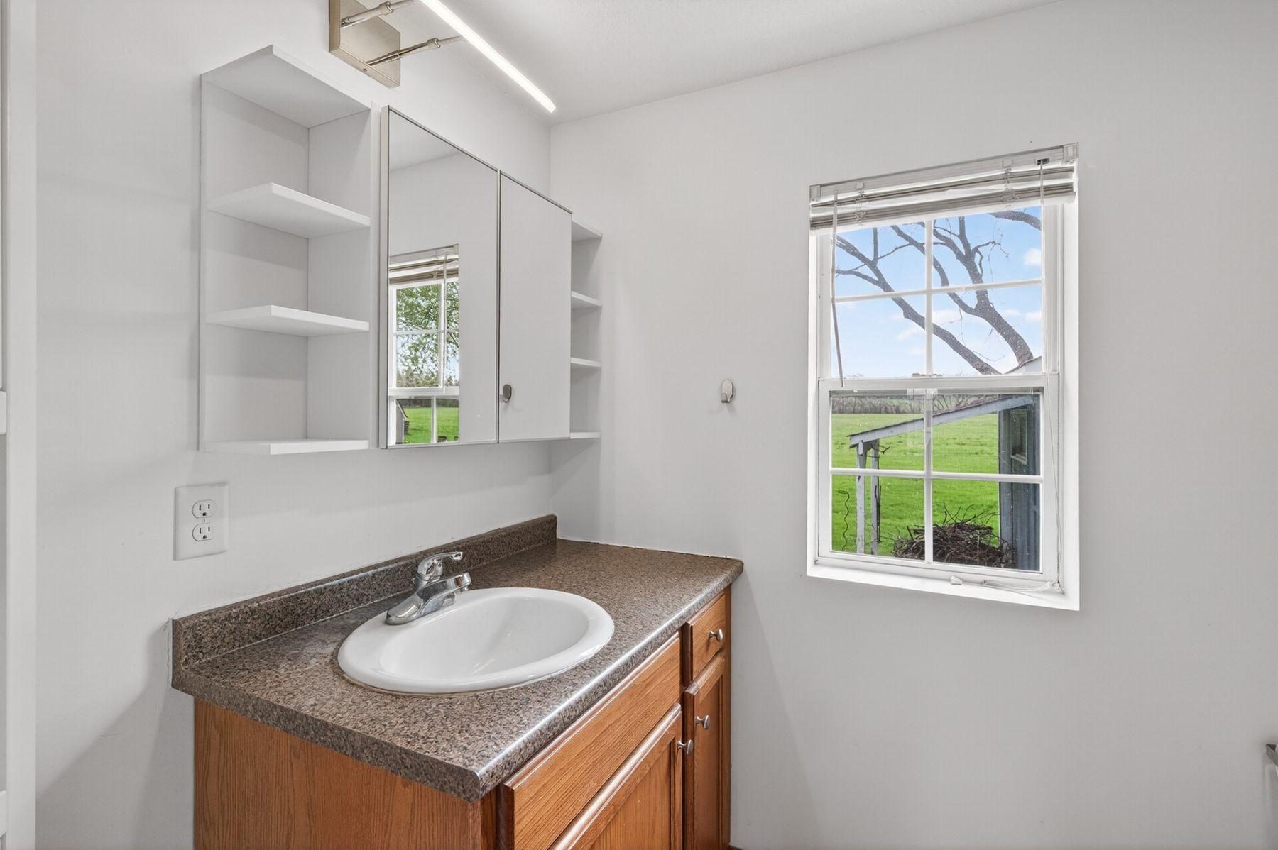 508 River Road W Property Photo 17