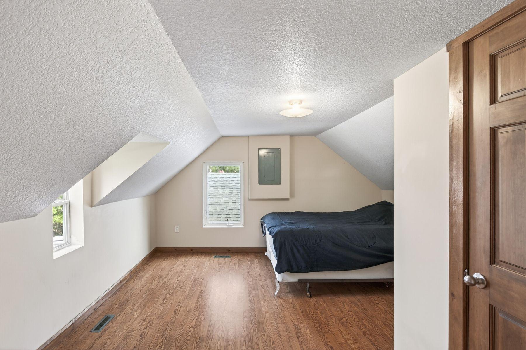 508 River Road W Property Photo 24