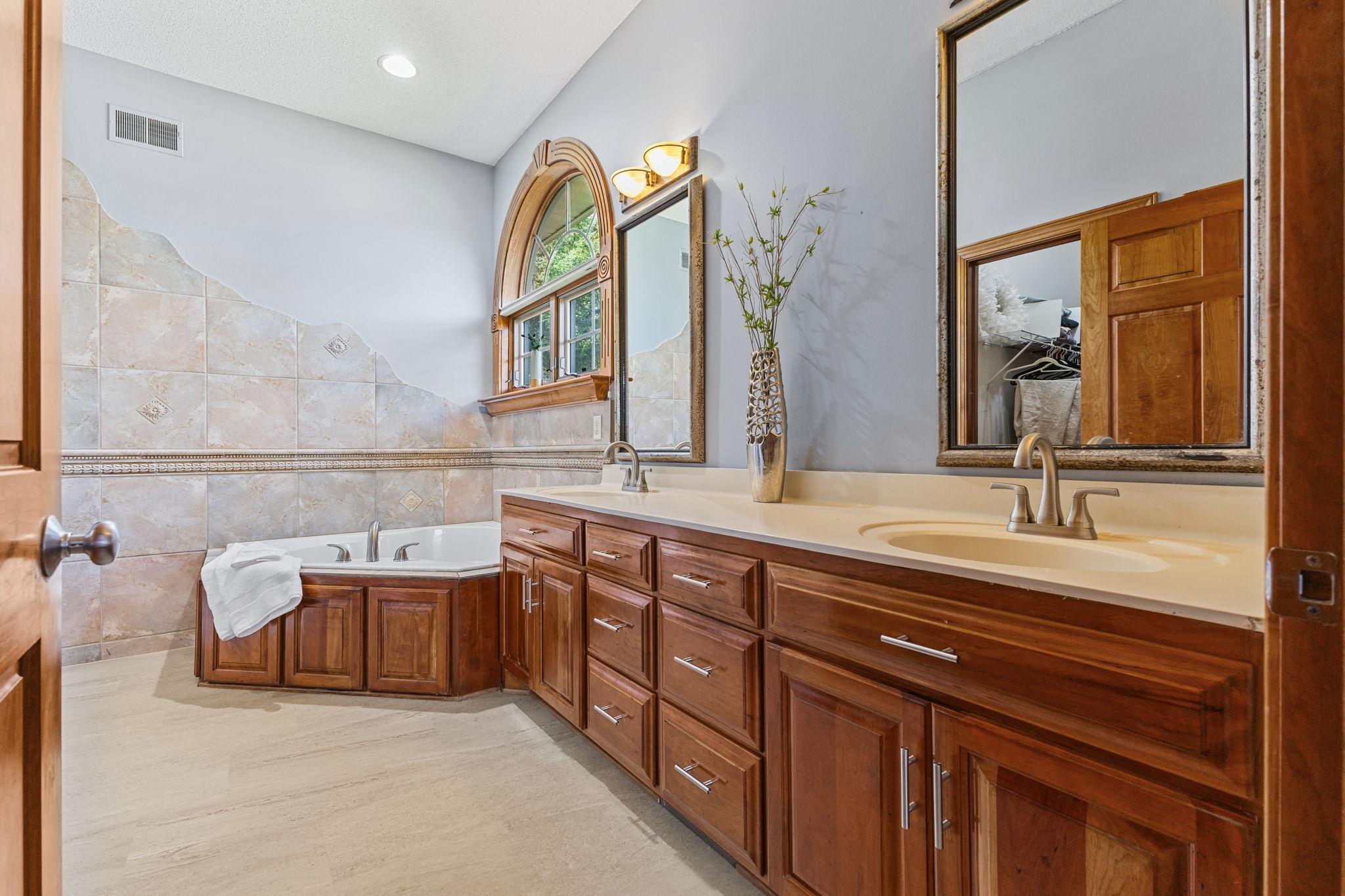 11366 Hillcrest Drive N Property Photo 25