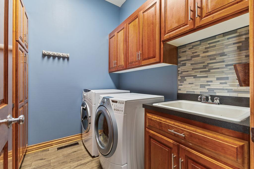 11366 Hillcrest Drive N Property Photo 32