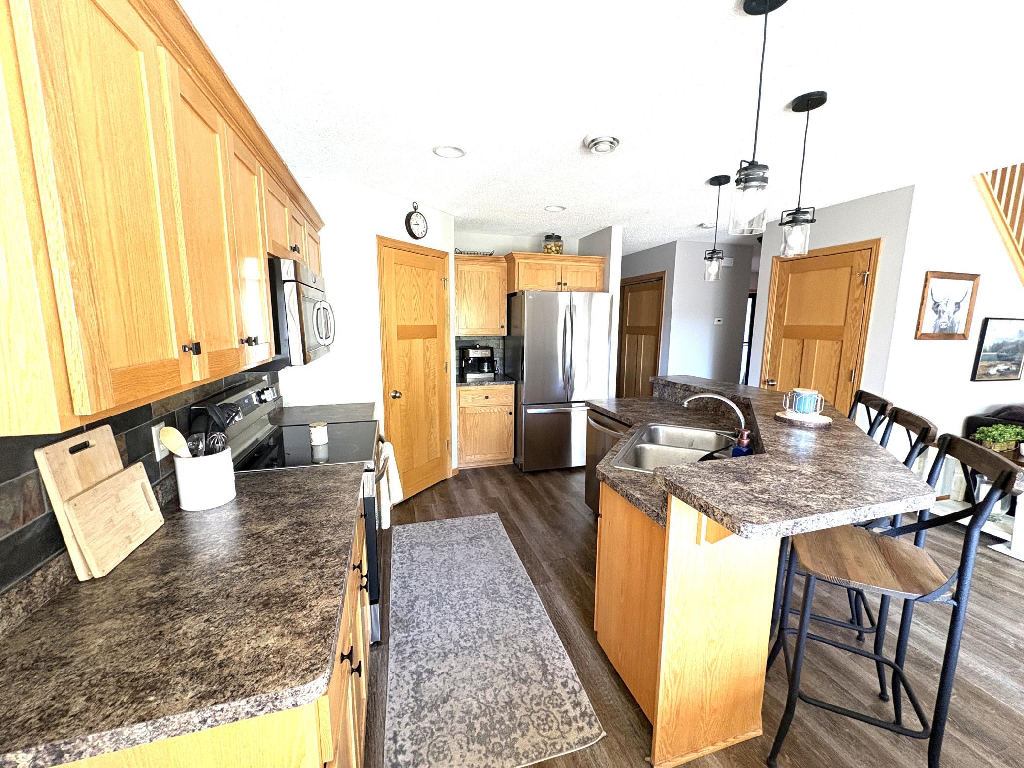 19595 Prairieview Drive Property Photo 5