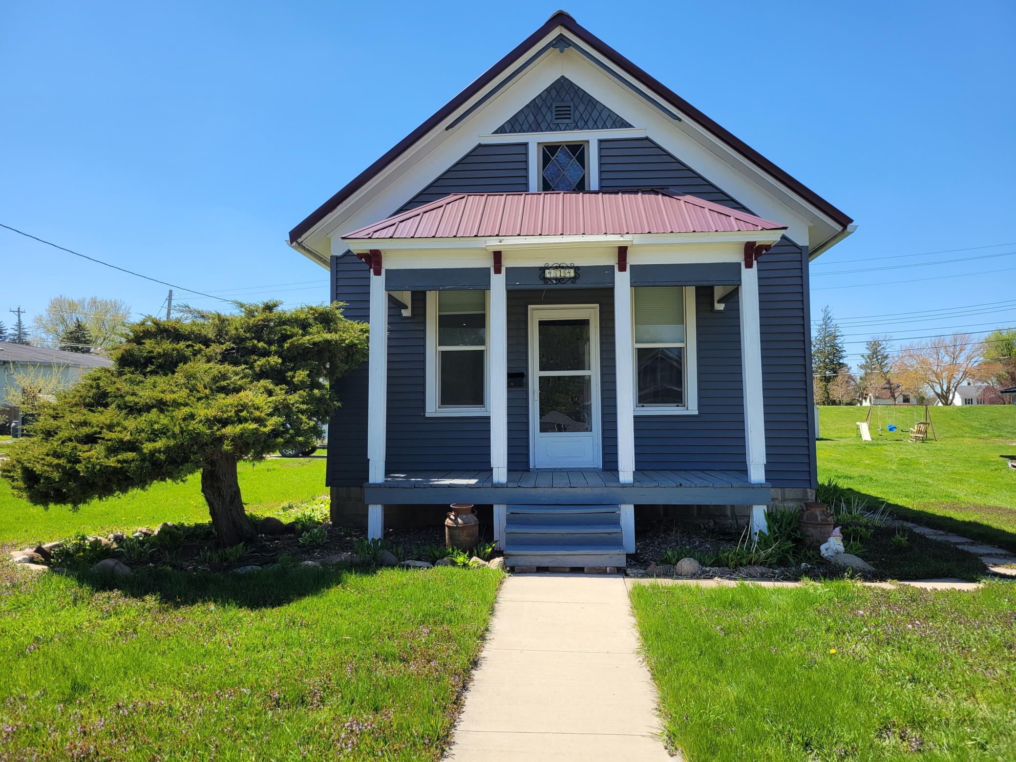 414 Red Wing Avenue Property Photo 1