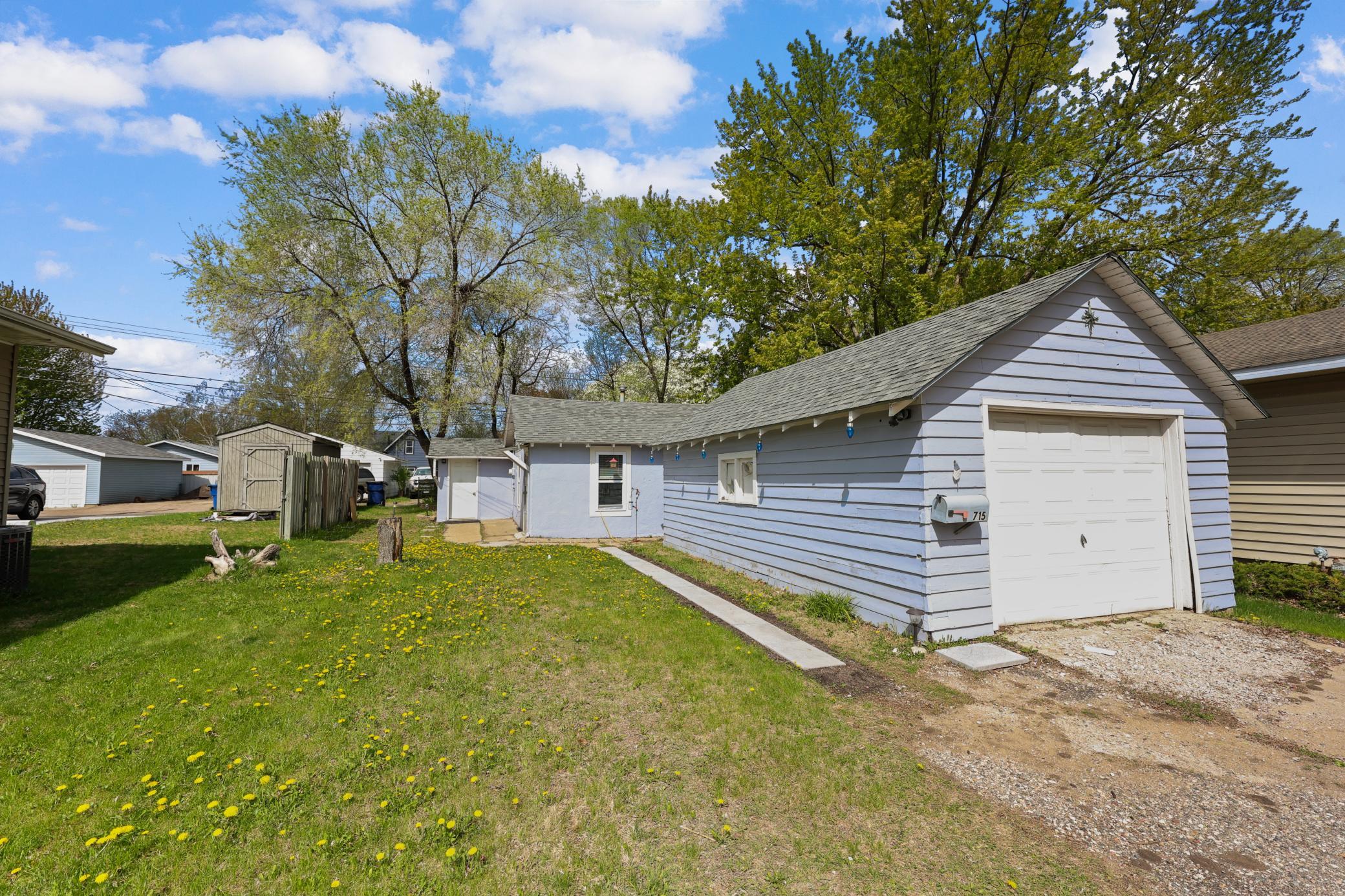 715 25th Avenue N Property Photo 3