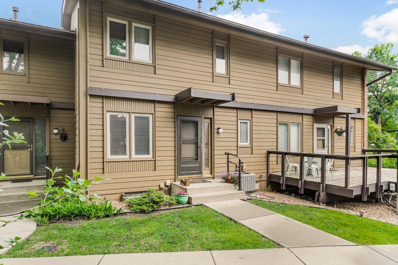 1217 Brighton Square