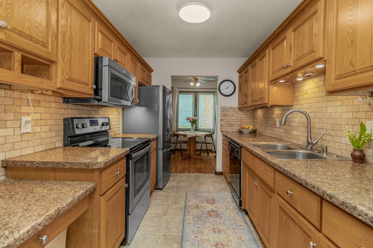 1217 Brighton Square Property Photo 2