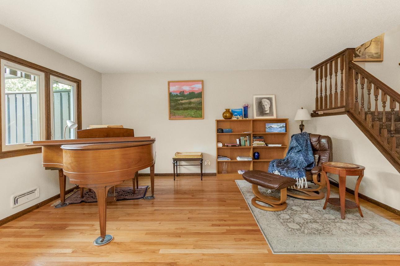 1217 Brighton Square Property Photo 4