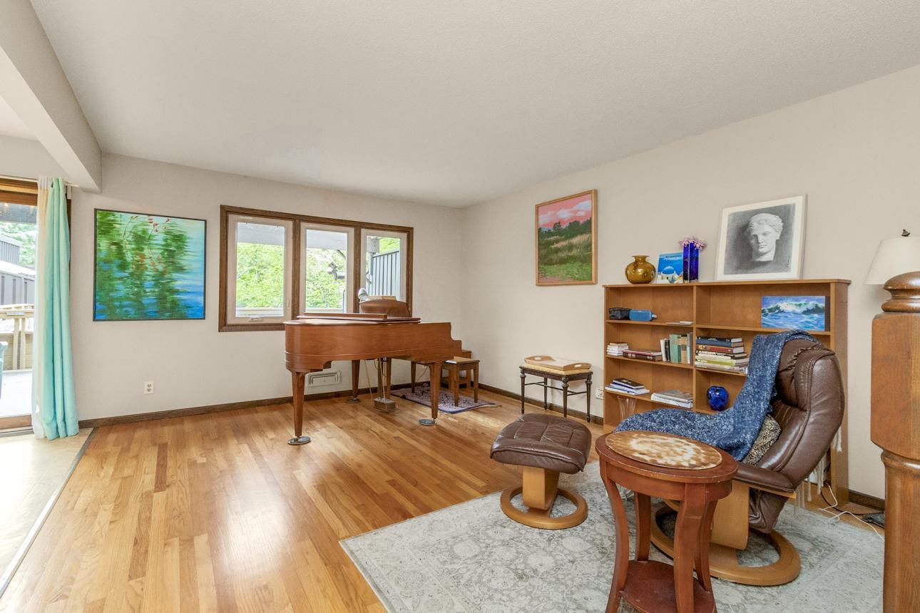 1217 Brighton Square Property Photo 5