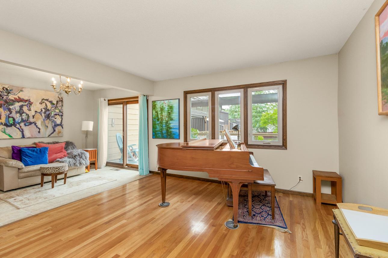 1217 Brighton Square Property Photo 6