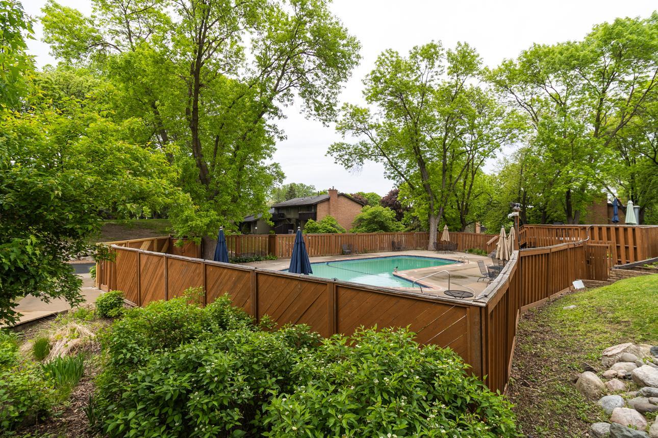 1217 Brighton Square Property Photo 22