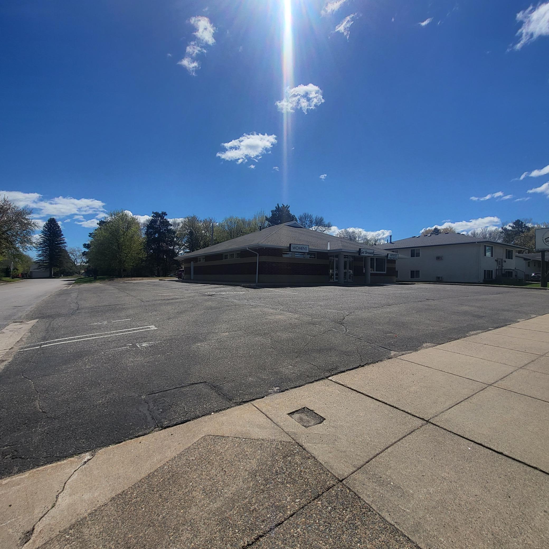 602 S Rum River Drive Property Photo 4
