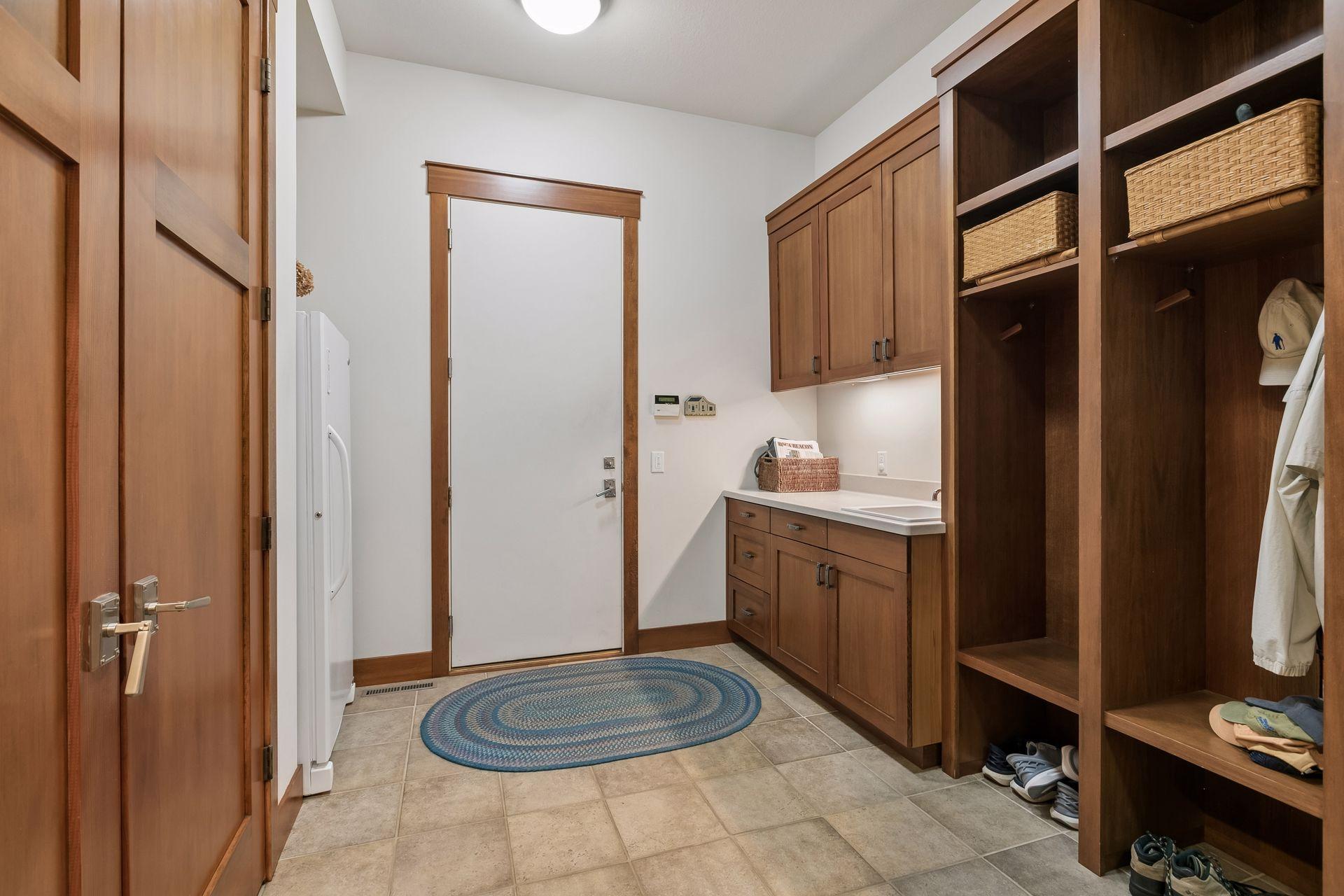 721 Rice Street E Property Photo 22