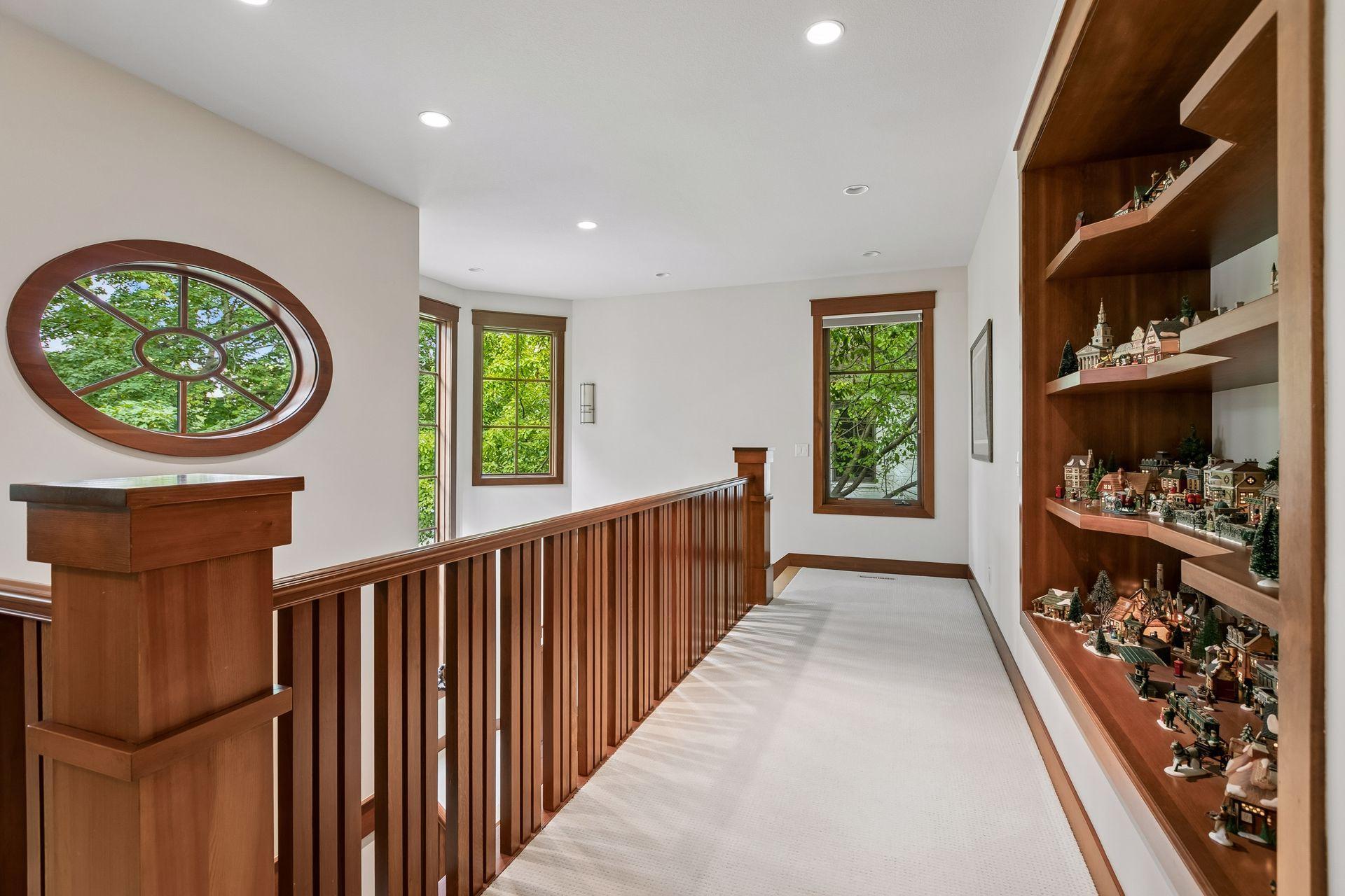 721 Rice Street E Property Photo 23