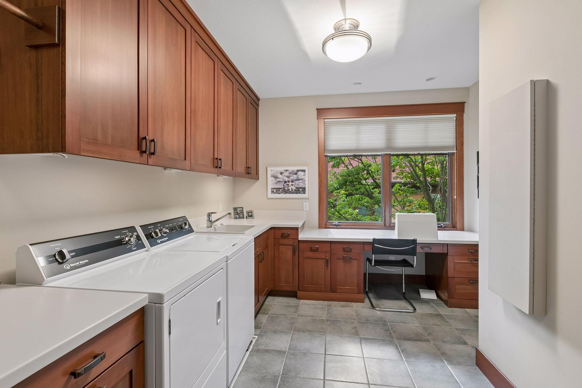 721 Rice Street E Property Photo 28