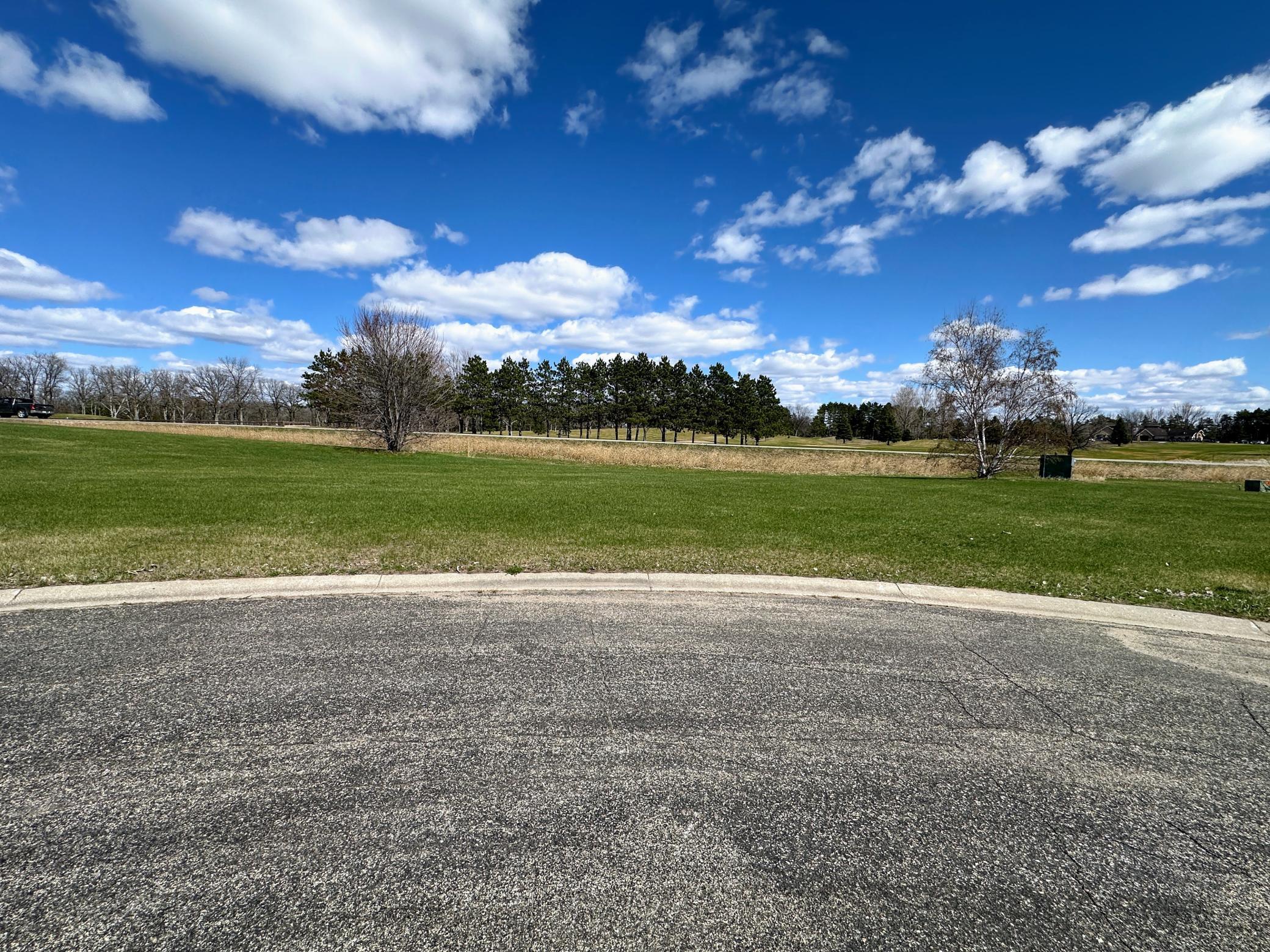995 Links Way N Property Photo 1