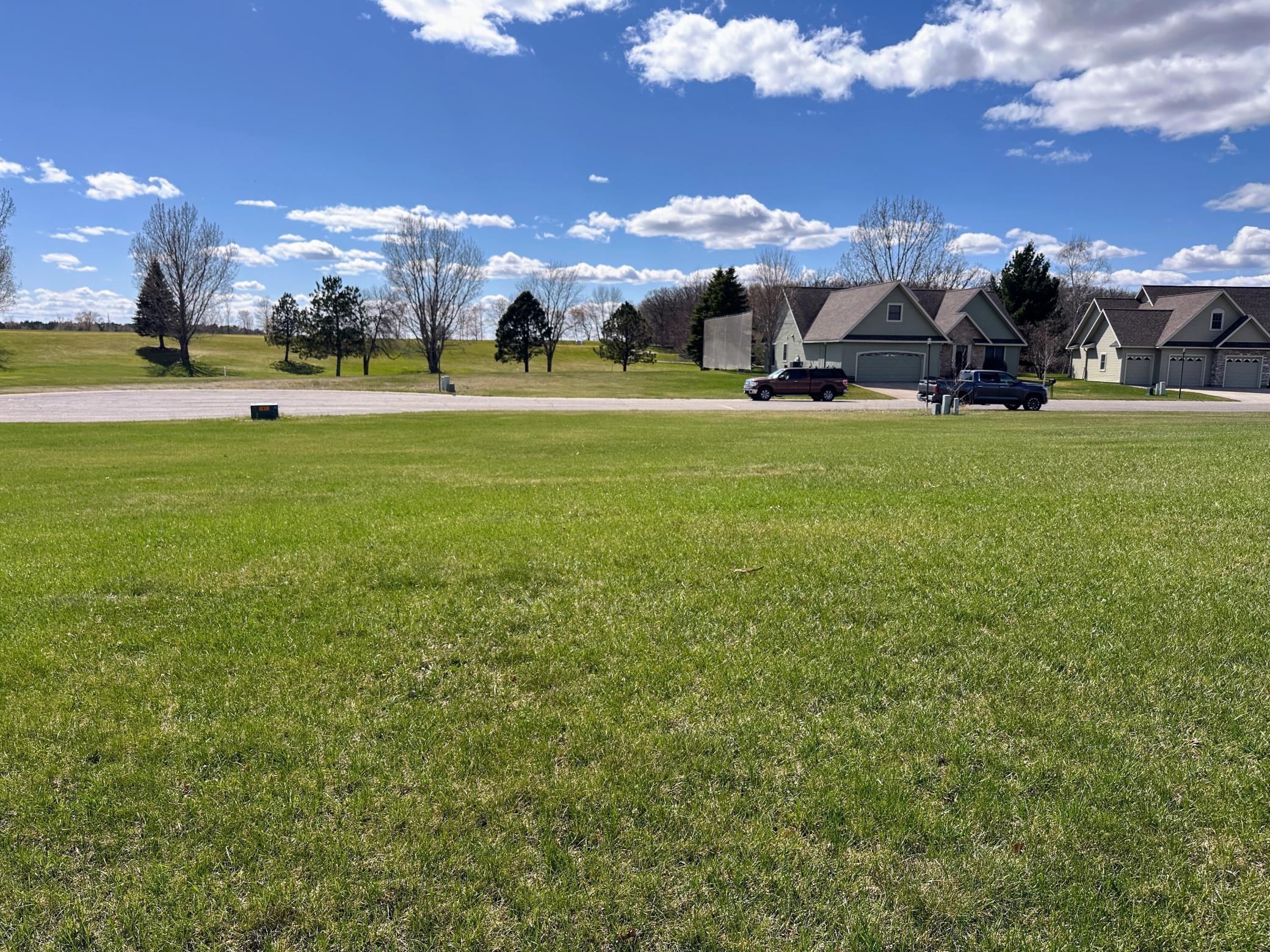 995 Links Way N Property Photo 7