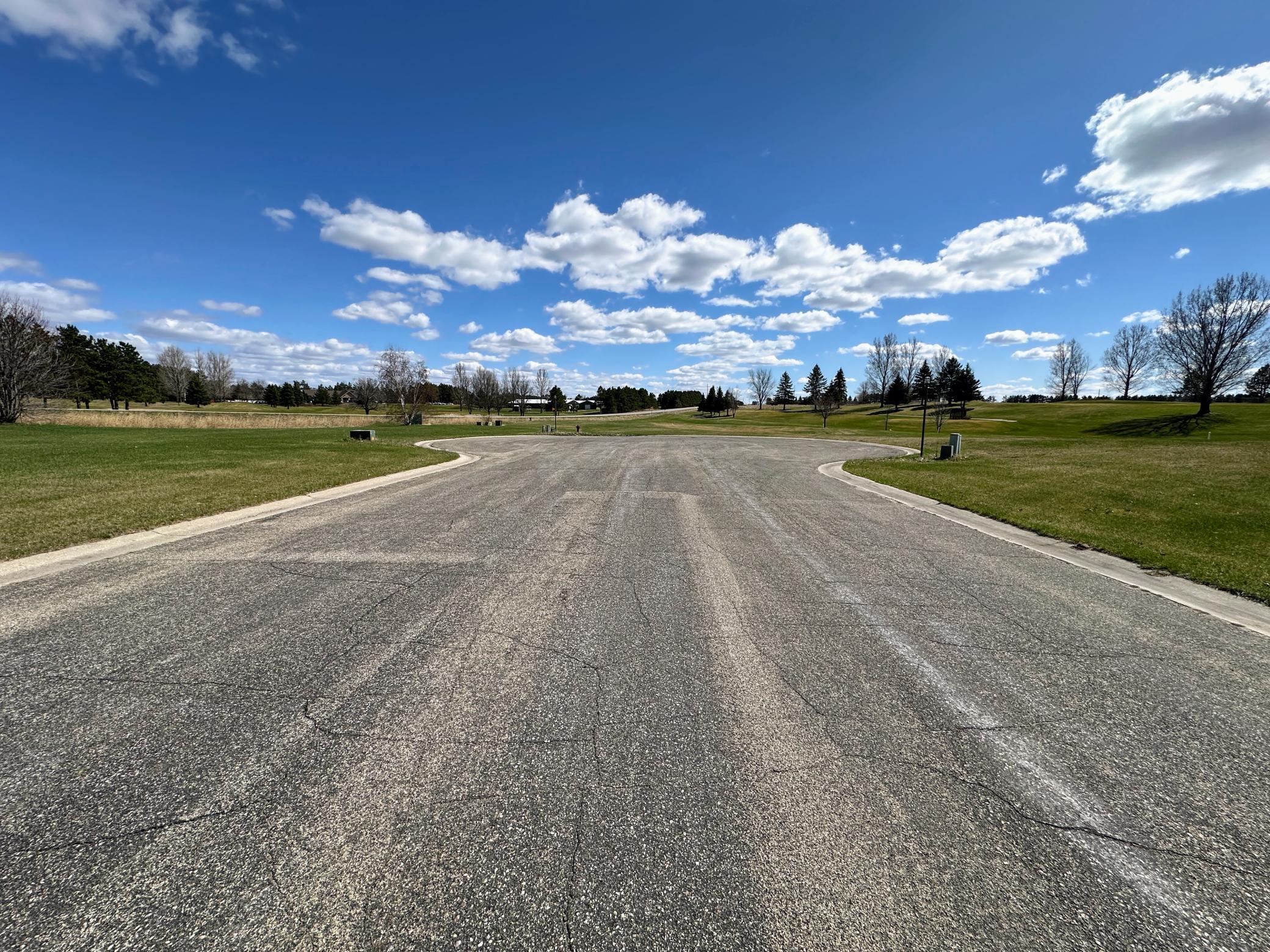 995 Links Way N Property Photo 11