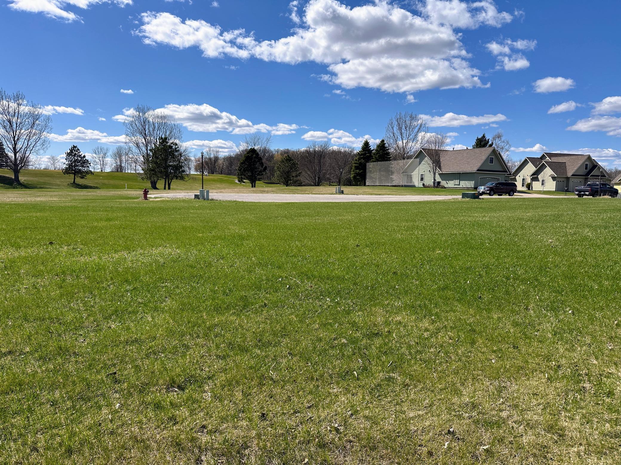 993 Links Way N Property Photo 2